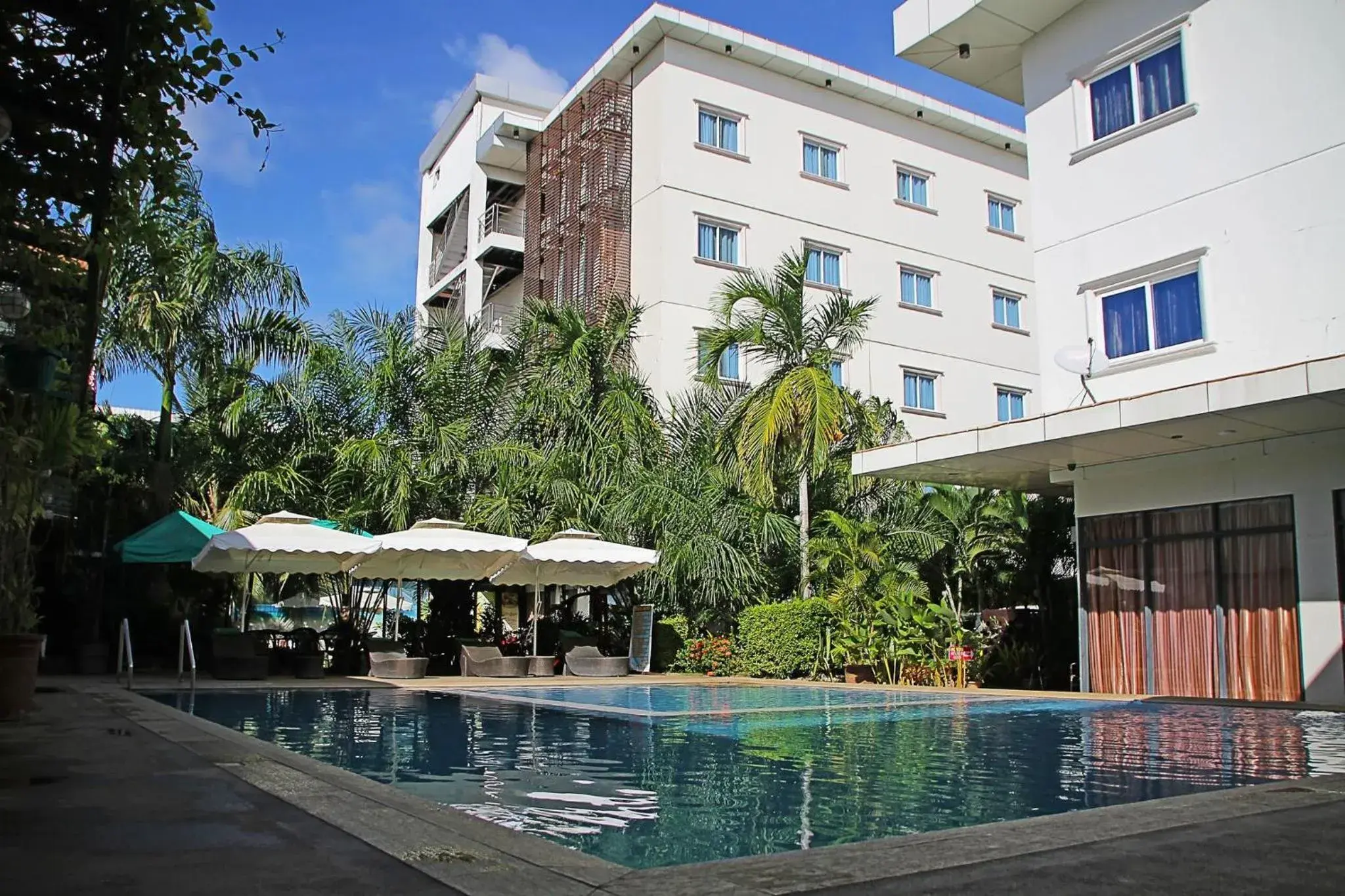 Property building, Swimming Pool in Palawan Uno Hotel