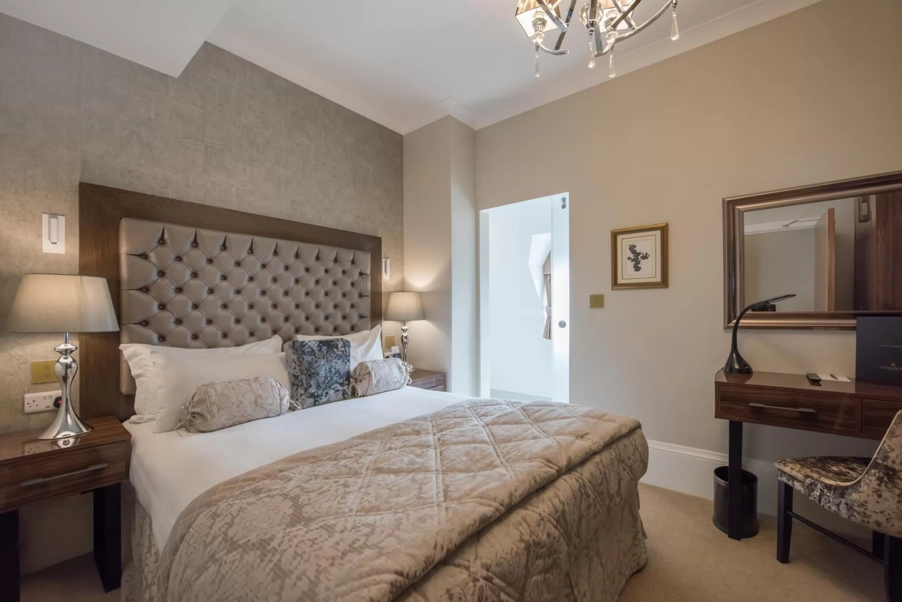 Bed in The Lansbury Heritage Hotel By Sunday - Canary Wharf London