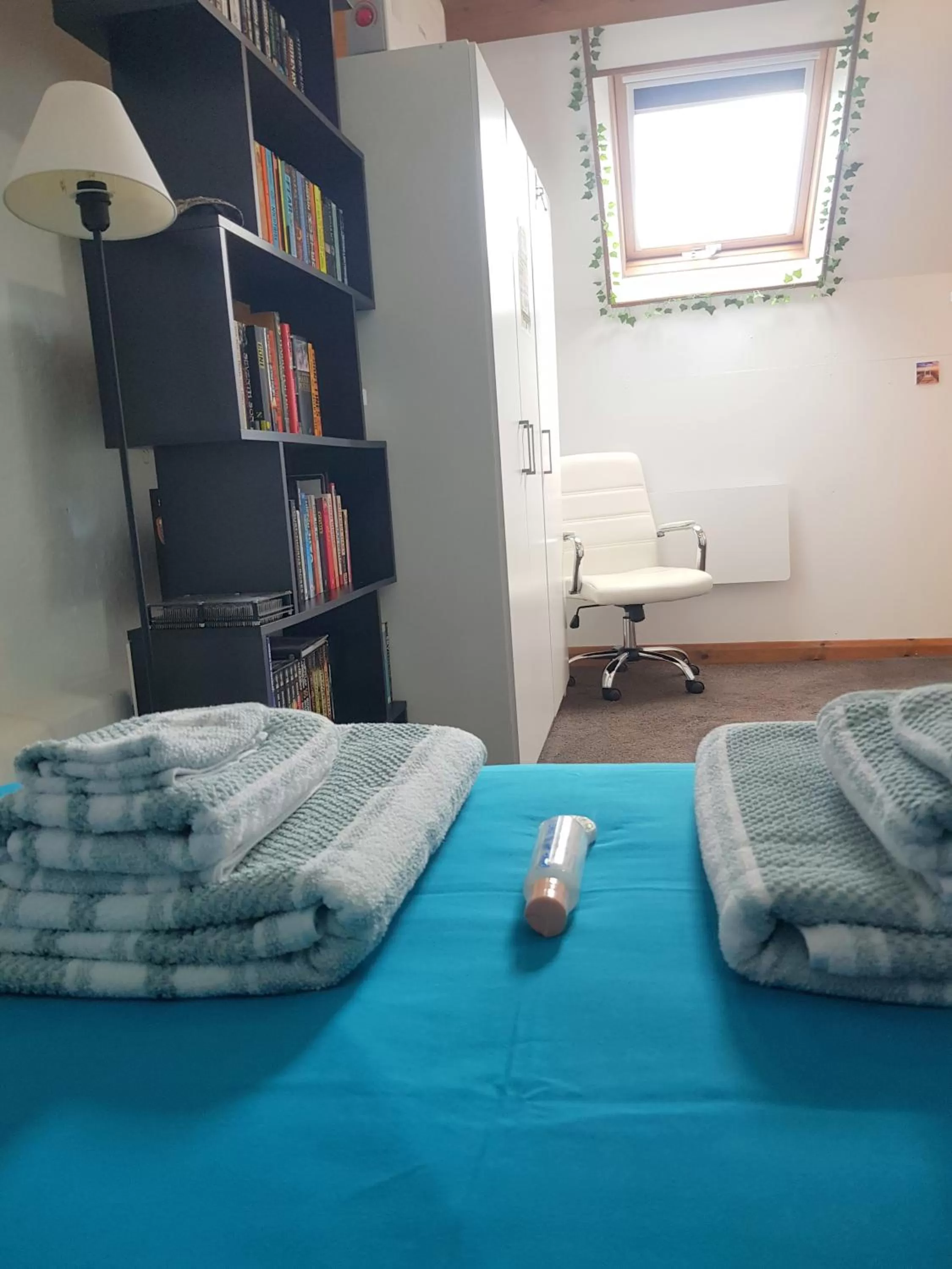 Bed in Middle Cottage Sandy Haven Beach