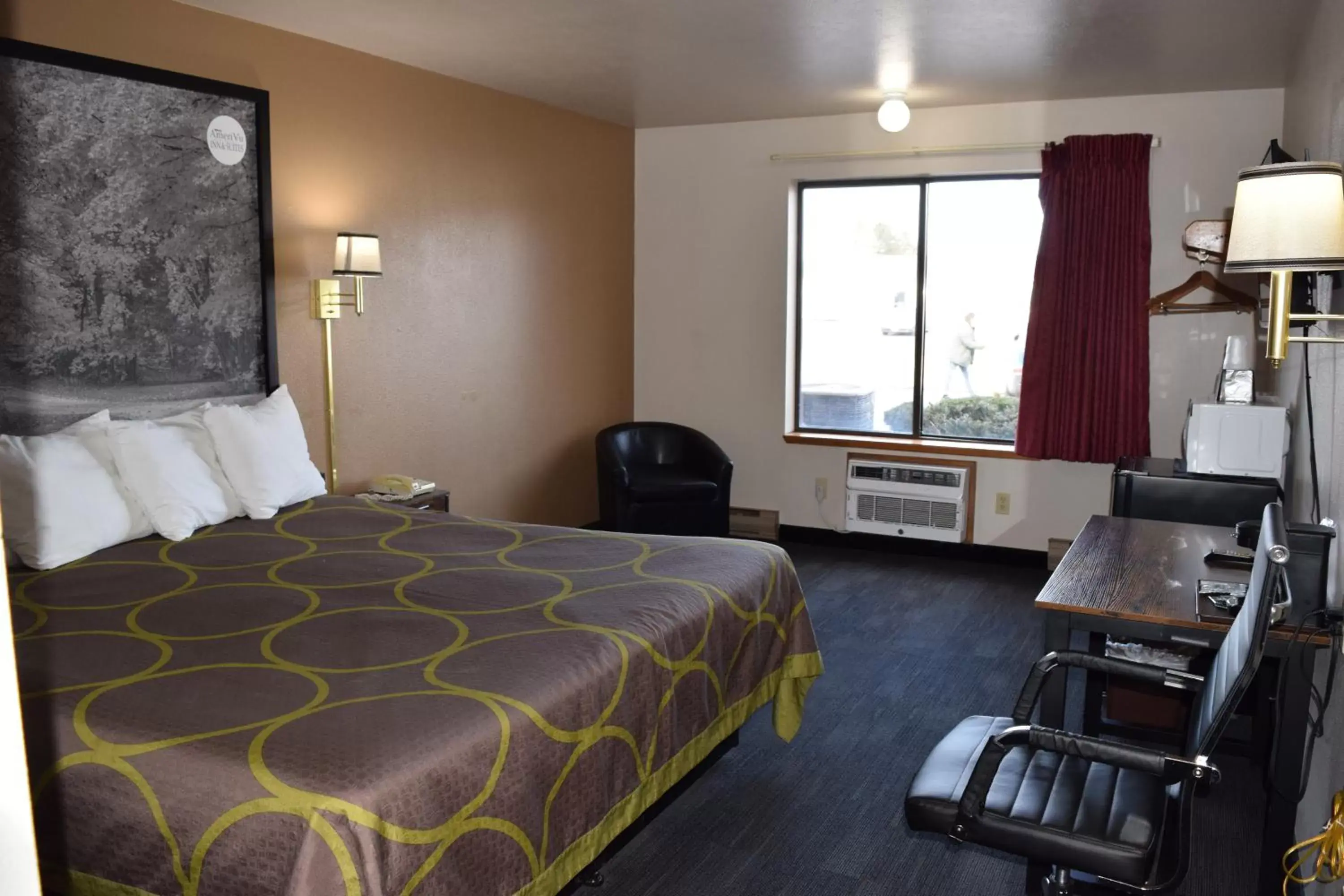 Photo of the whole room, Bed in AmeriVu Inn and Suites Shawano WI