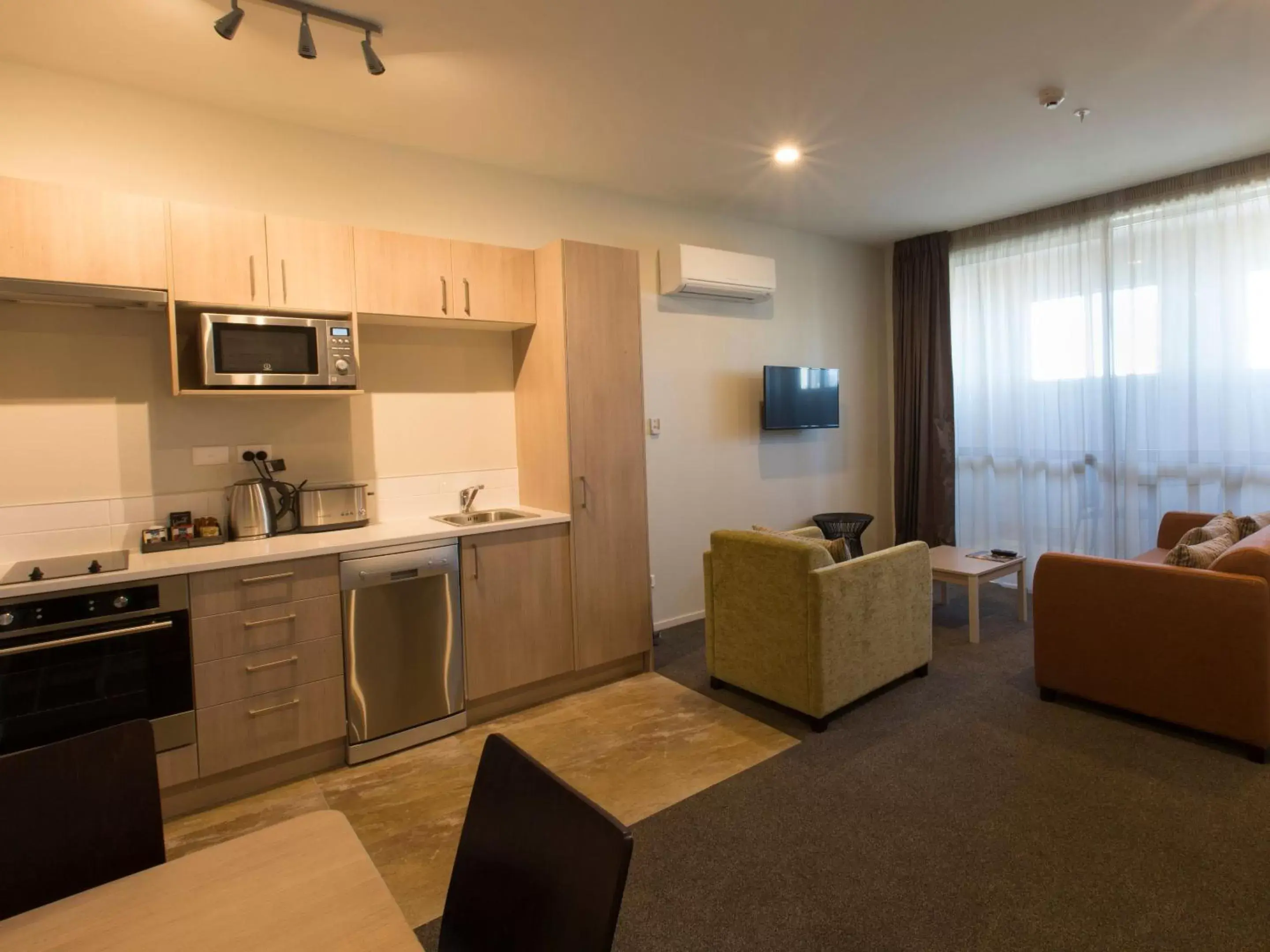 Kitchen or kitchenette, Kitchen/Kitchenette in Ramada Suites by Wyndham Christchurch City