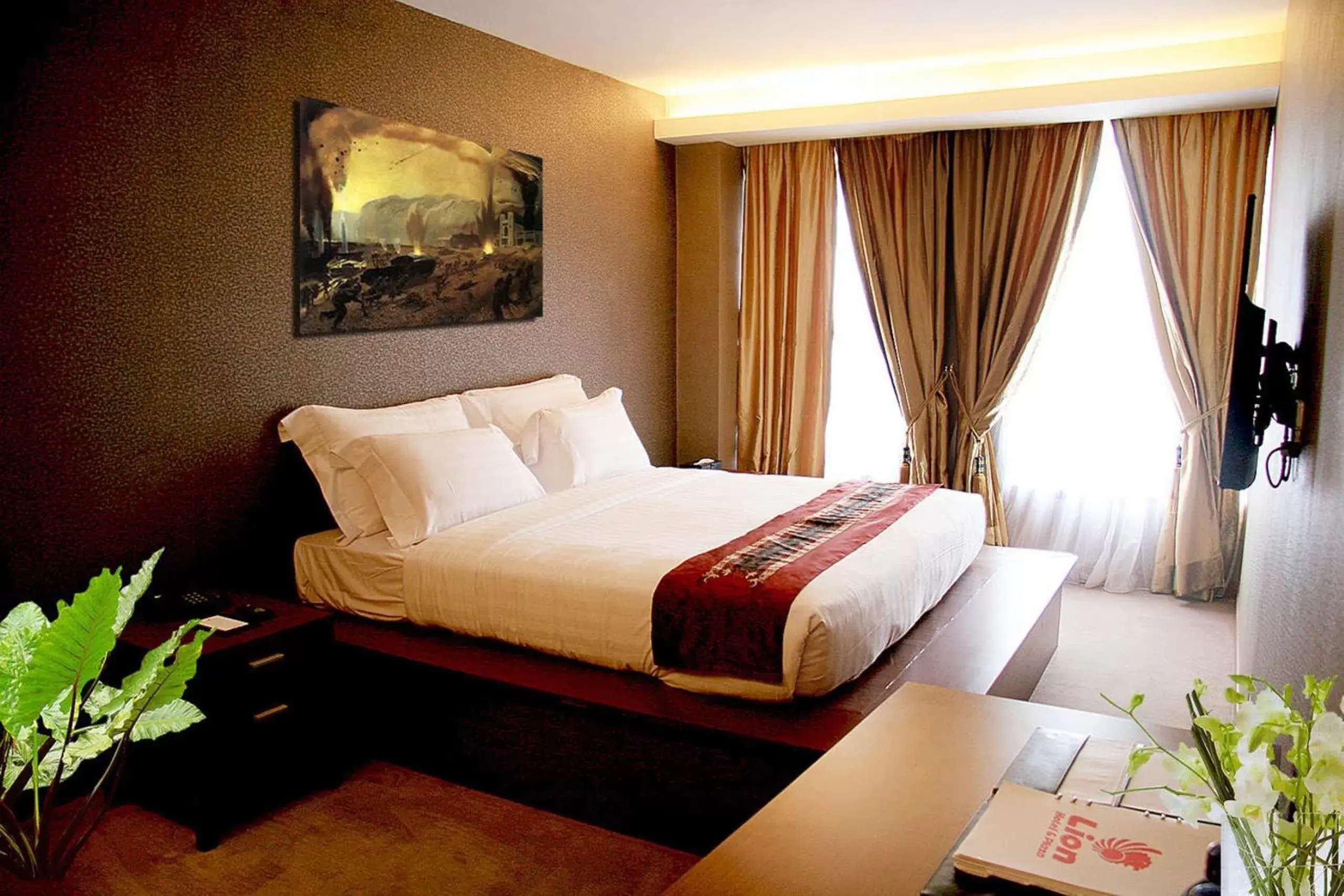 Bed in Lion Hotel & Plaza