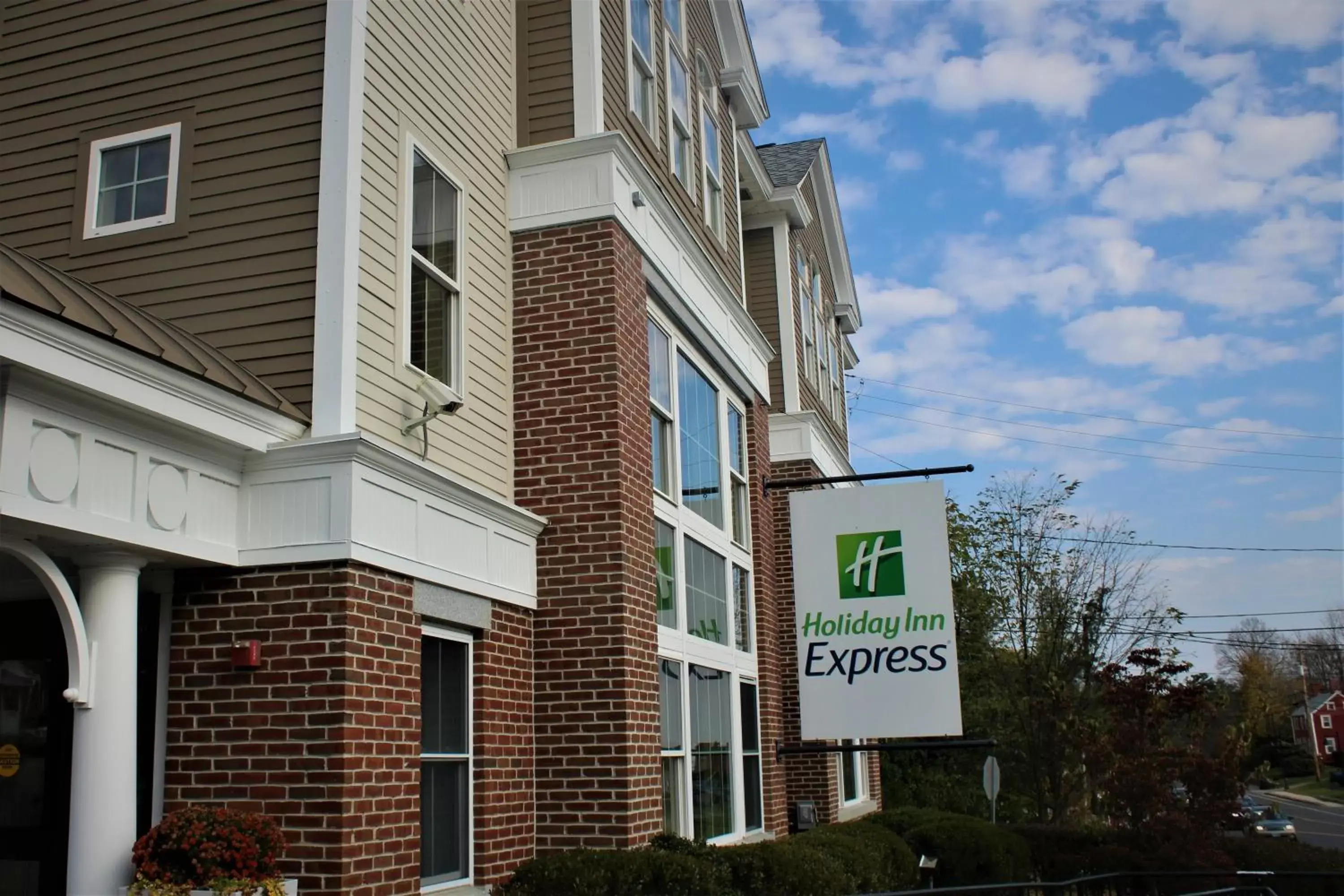 Property Building in Holiday Inn Express Durham-UNH, an IHG Hotel