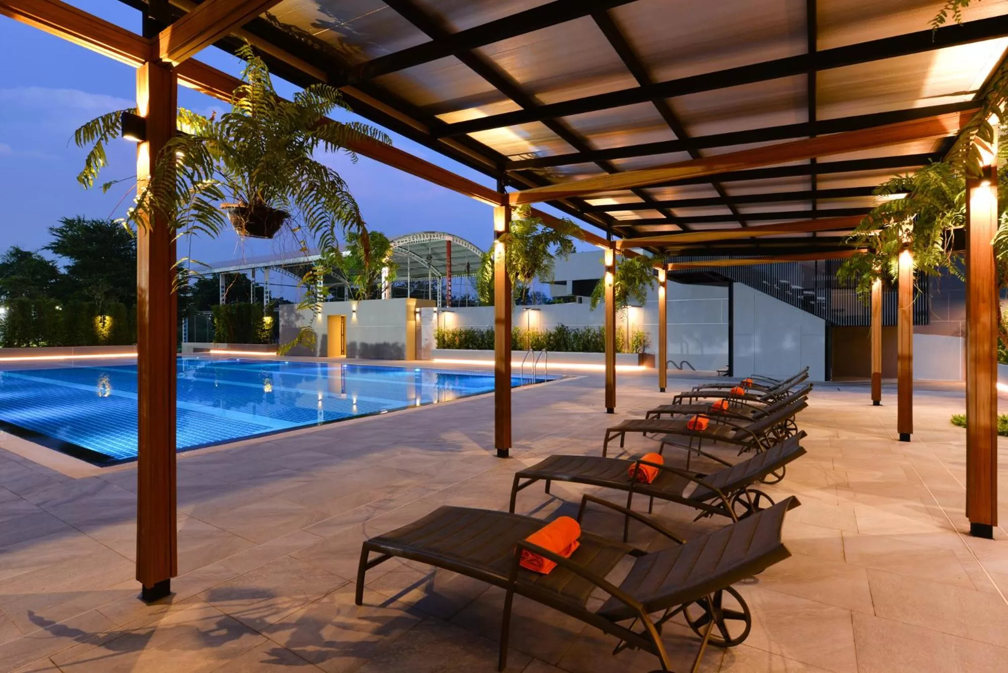 Swimming pool in Tinidee Hotel Bangkok Golf Club