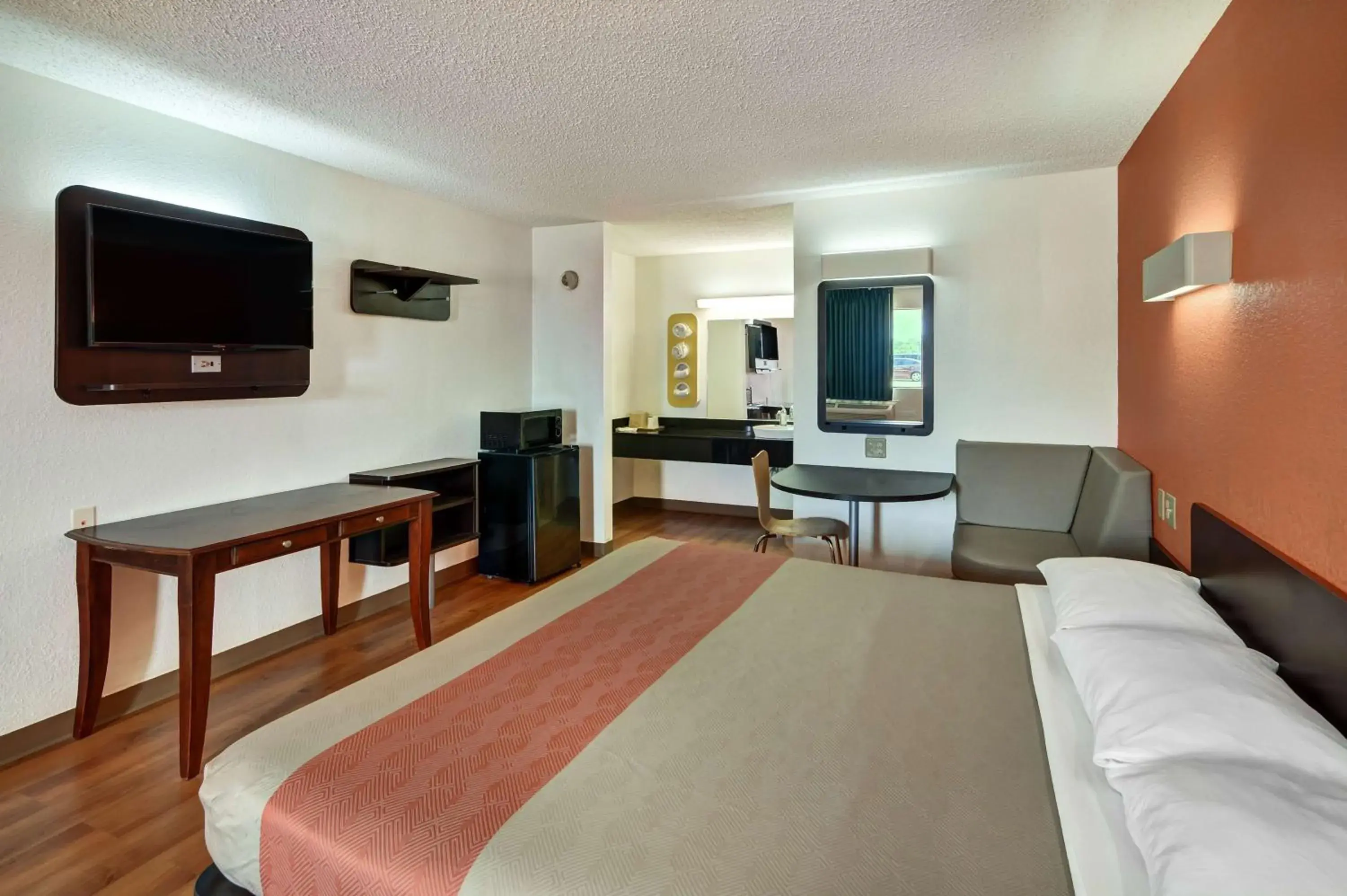 TV and multimedia, TV/Entertainment Center in Motel 6-Lindale, TX
