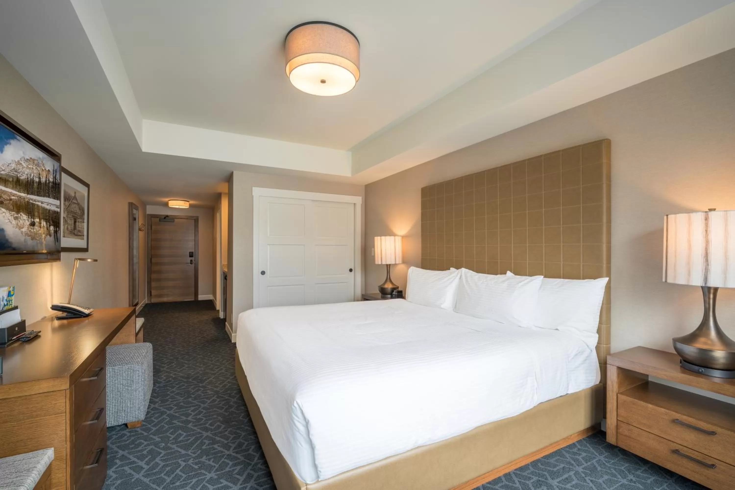 Photo of the whole room, Bed in The Malcolm Hotel