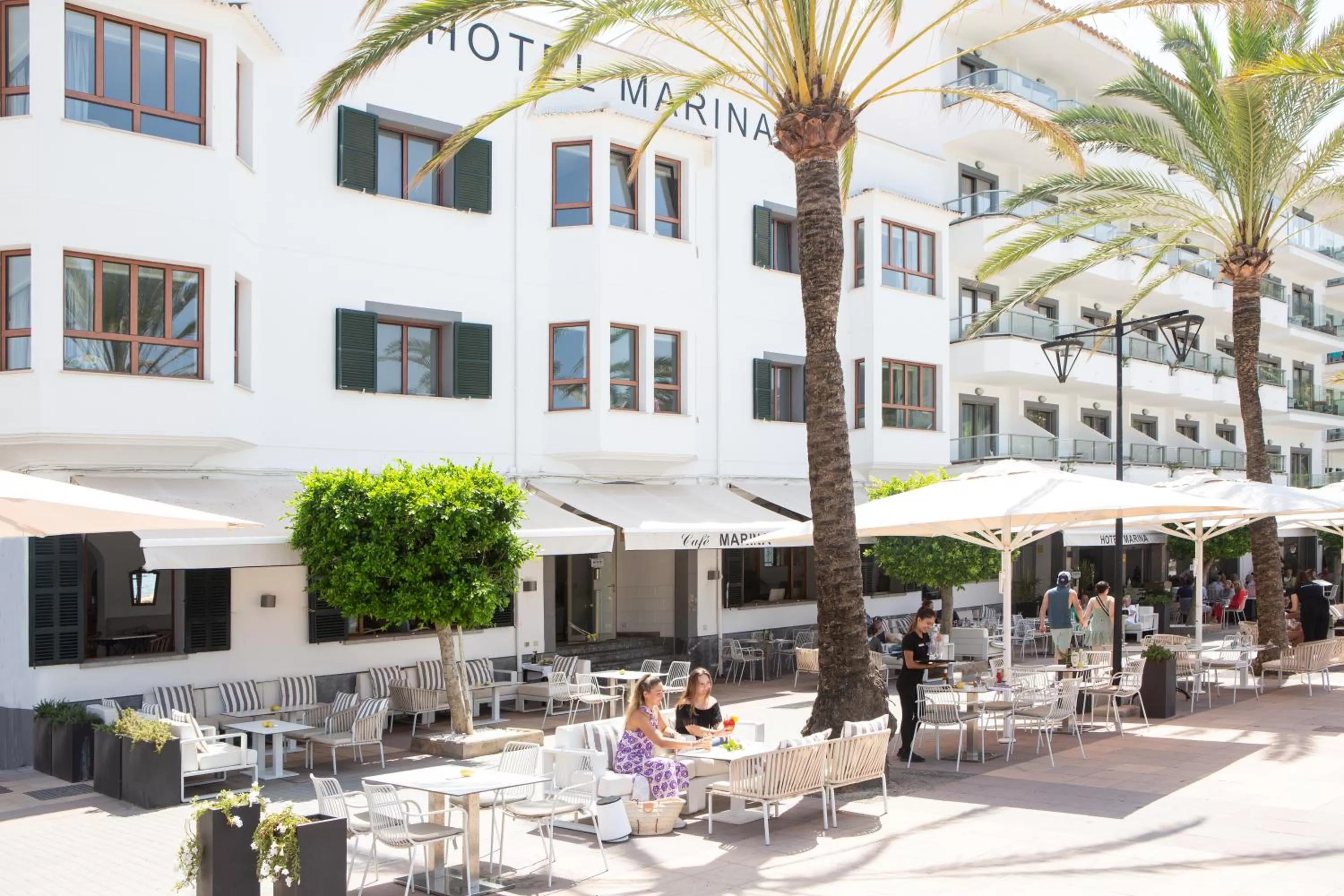 Summer, Restaurant/Places to Eat in Hotel Marina