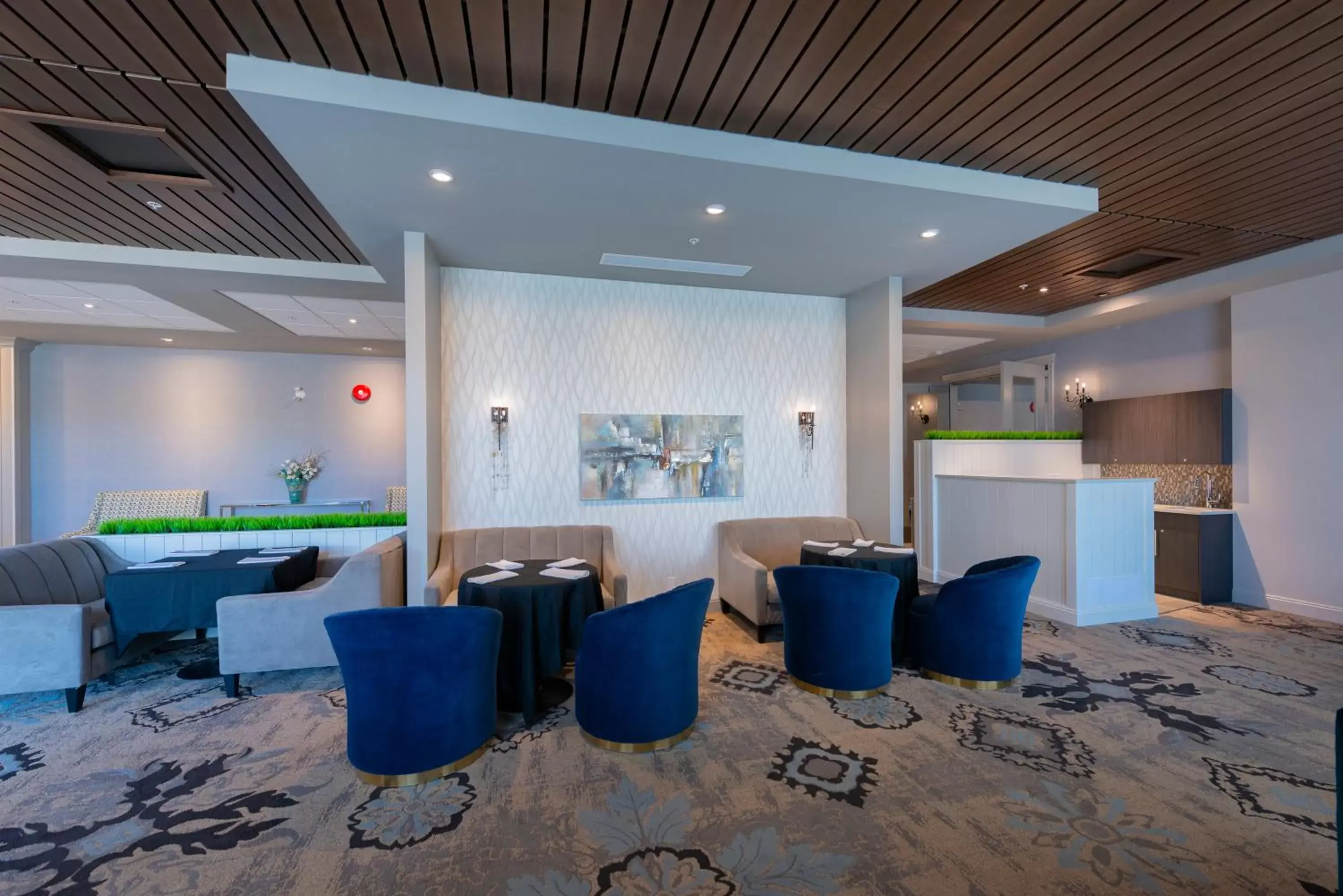 Lounge or bar in Prestige Treasure Cove Resort, WorldHotels Elite