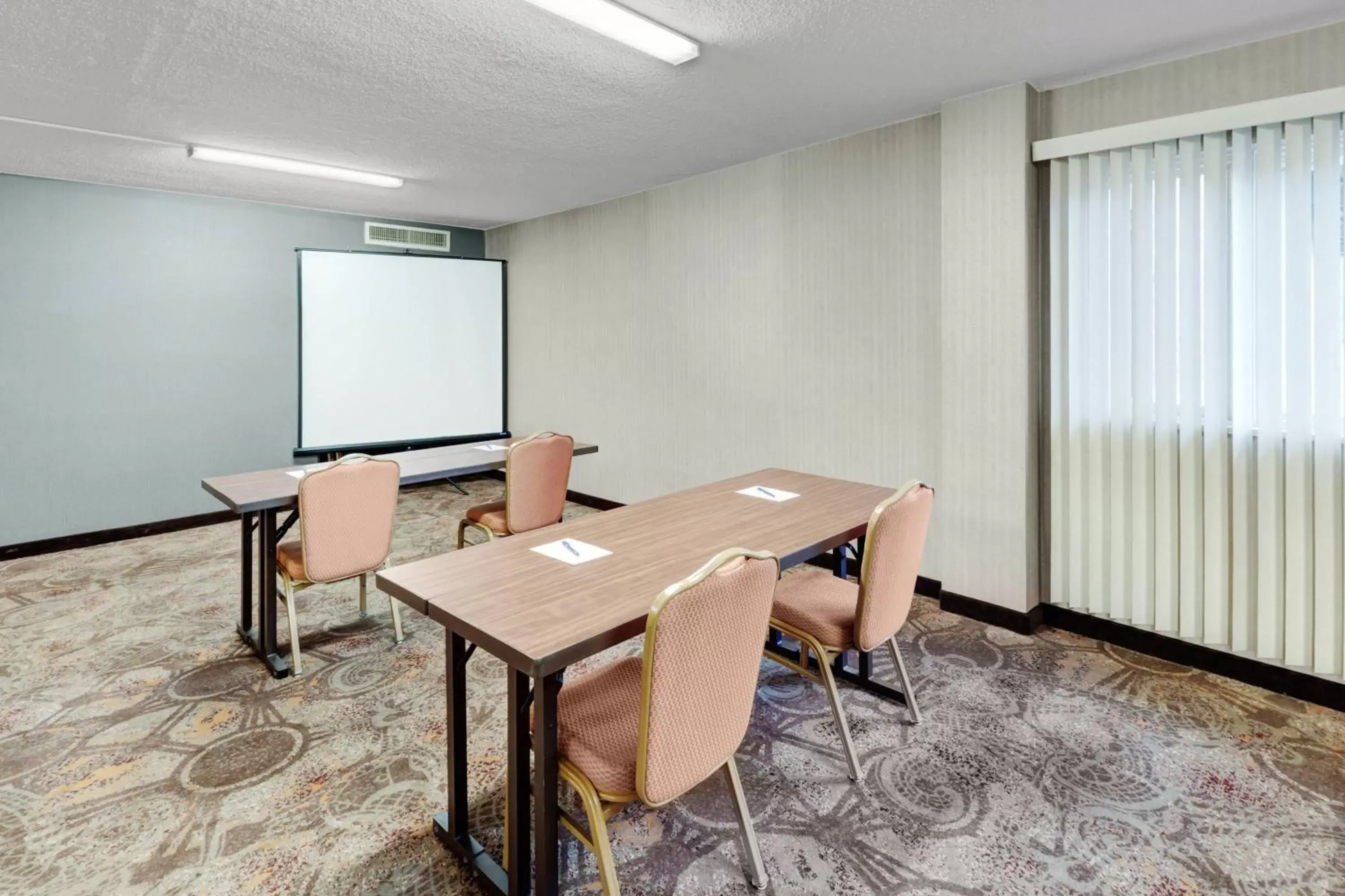 Meeting/conference room in Delta Hotels by Marriott Baltimore North