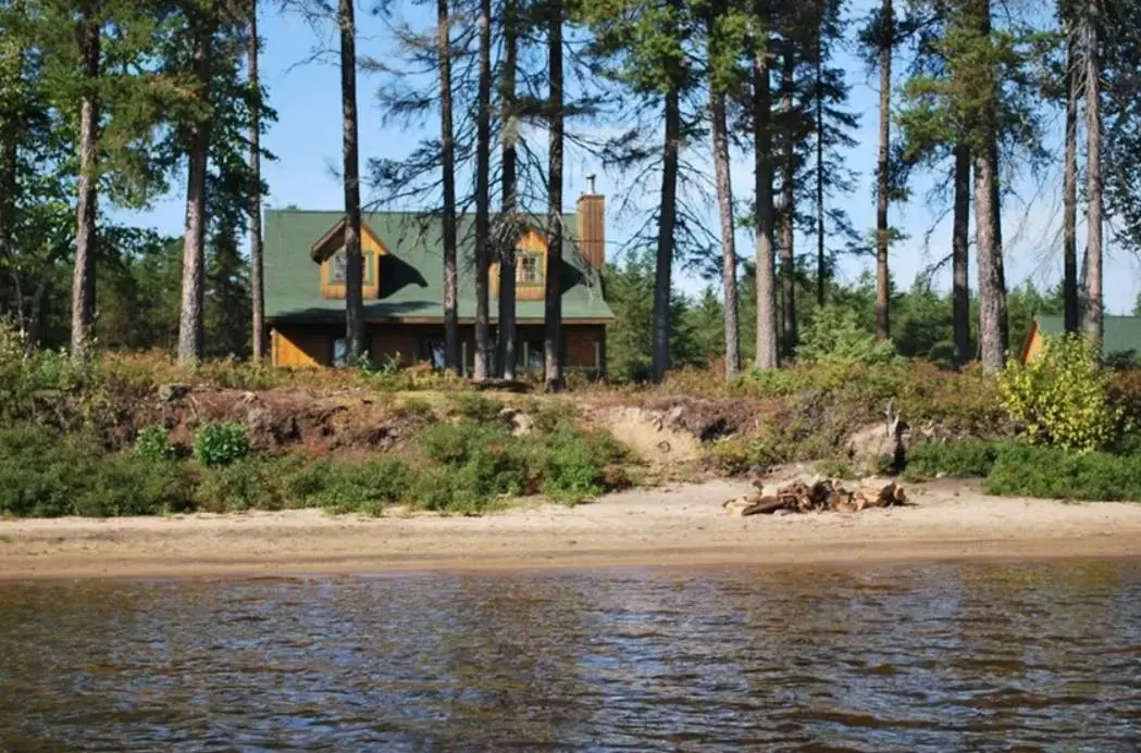 Lake view in Camp Taureau - Altaï Canada