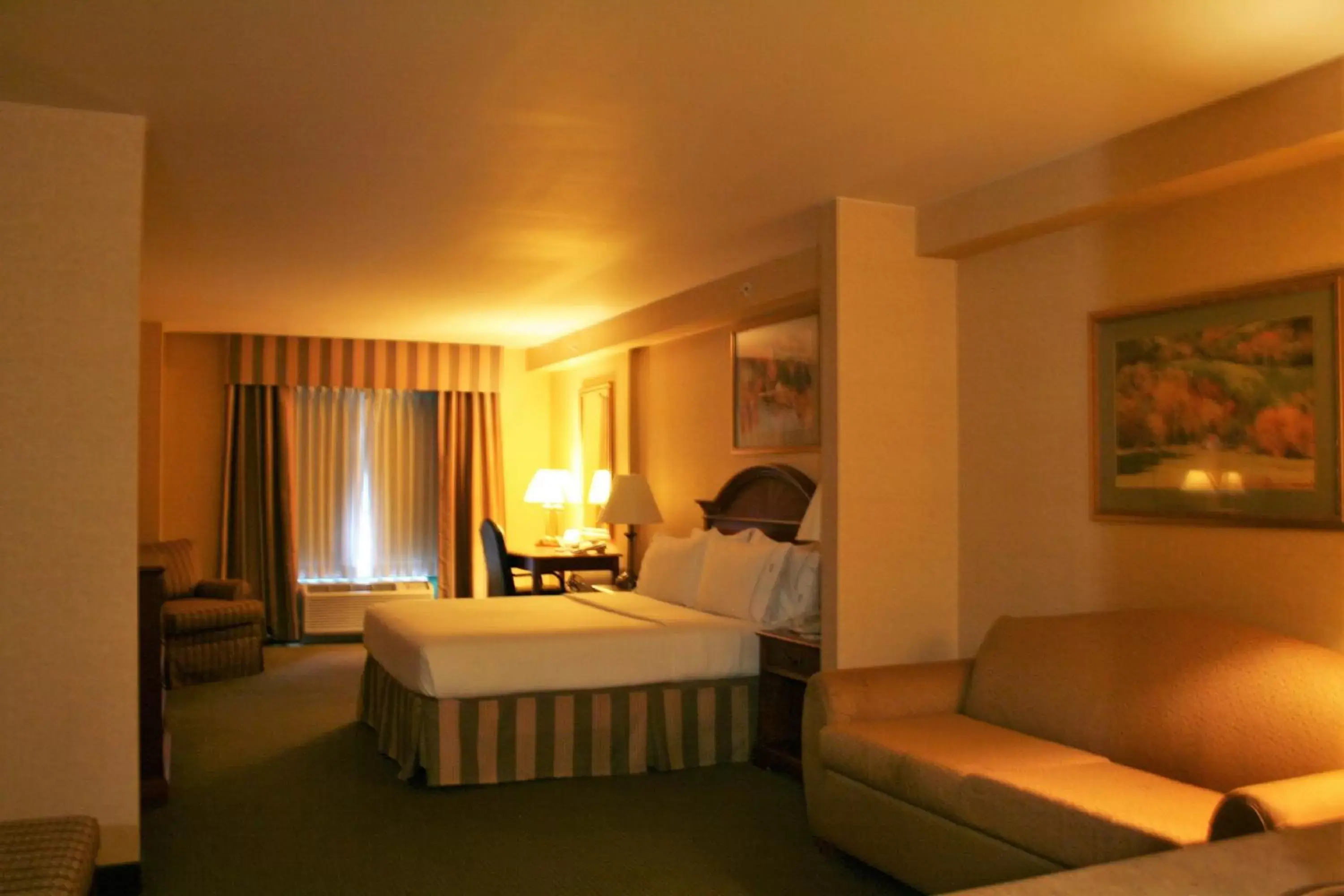 Photo of the whole room in Holiday Inn Express Hotel & Suites Drums-Hazelton, an IHG Hotel