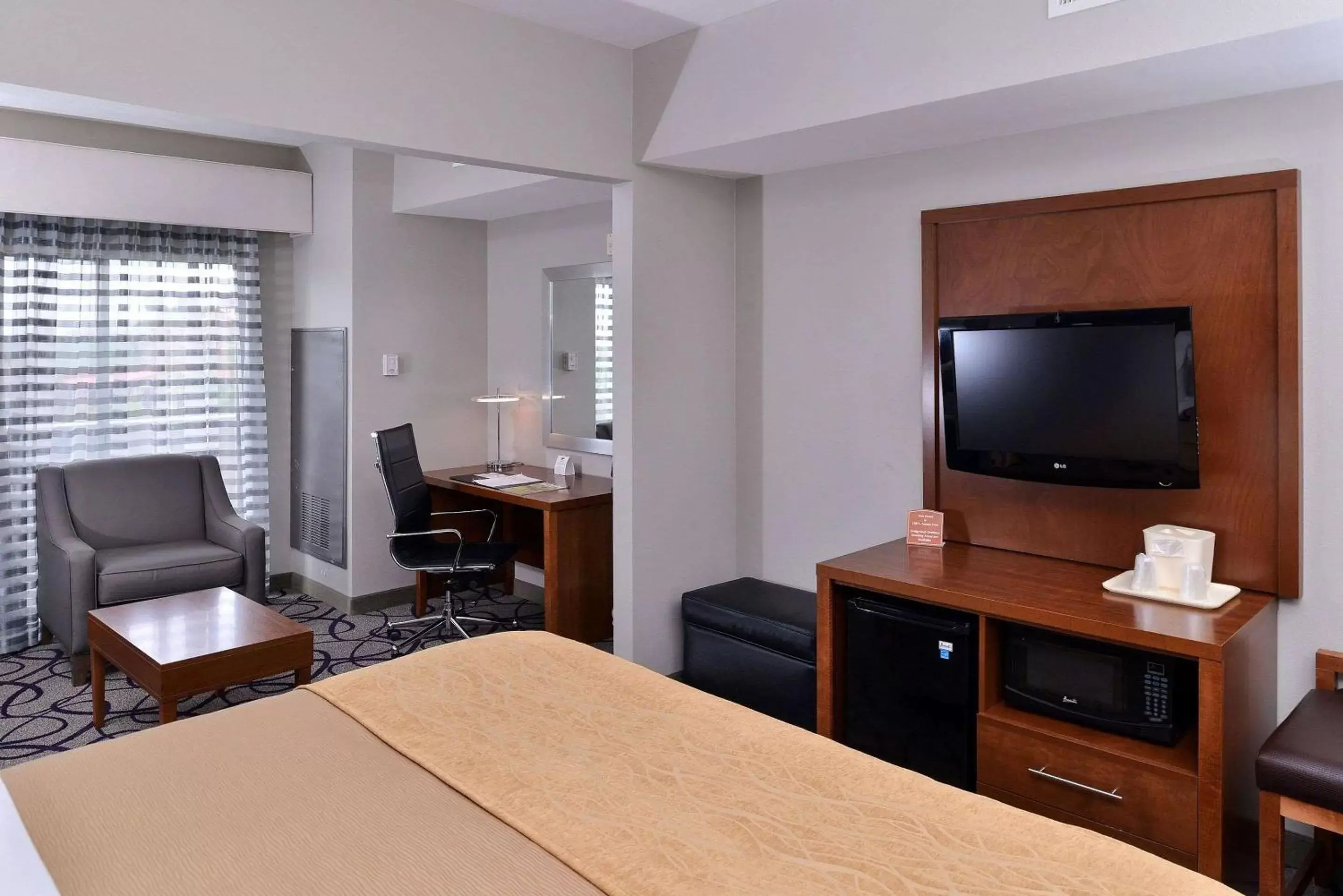 Photo of the whole room, TV/Entertainment Center in Comfort Inn & Suites Frisco