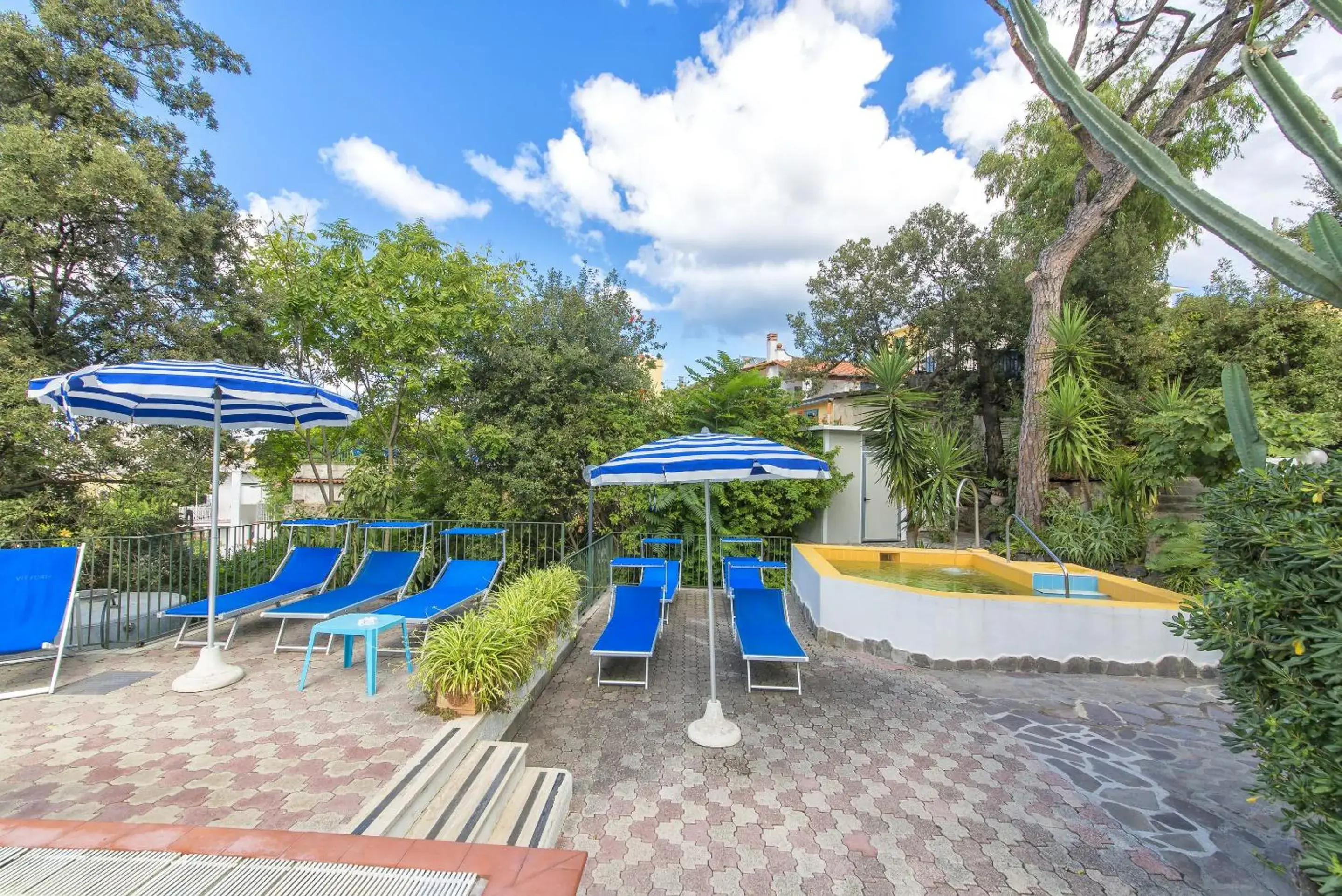 Swimming Pool in Hotel Vittoria