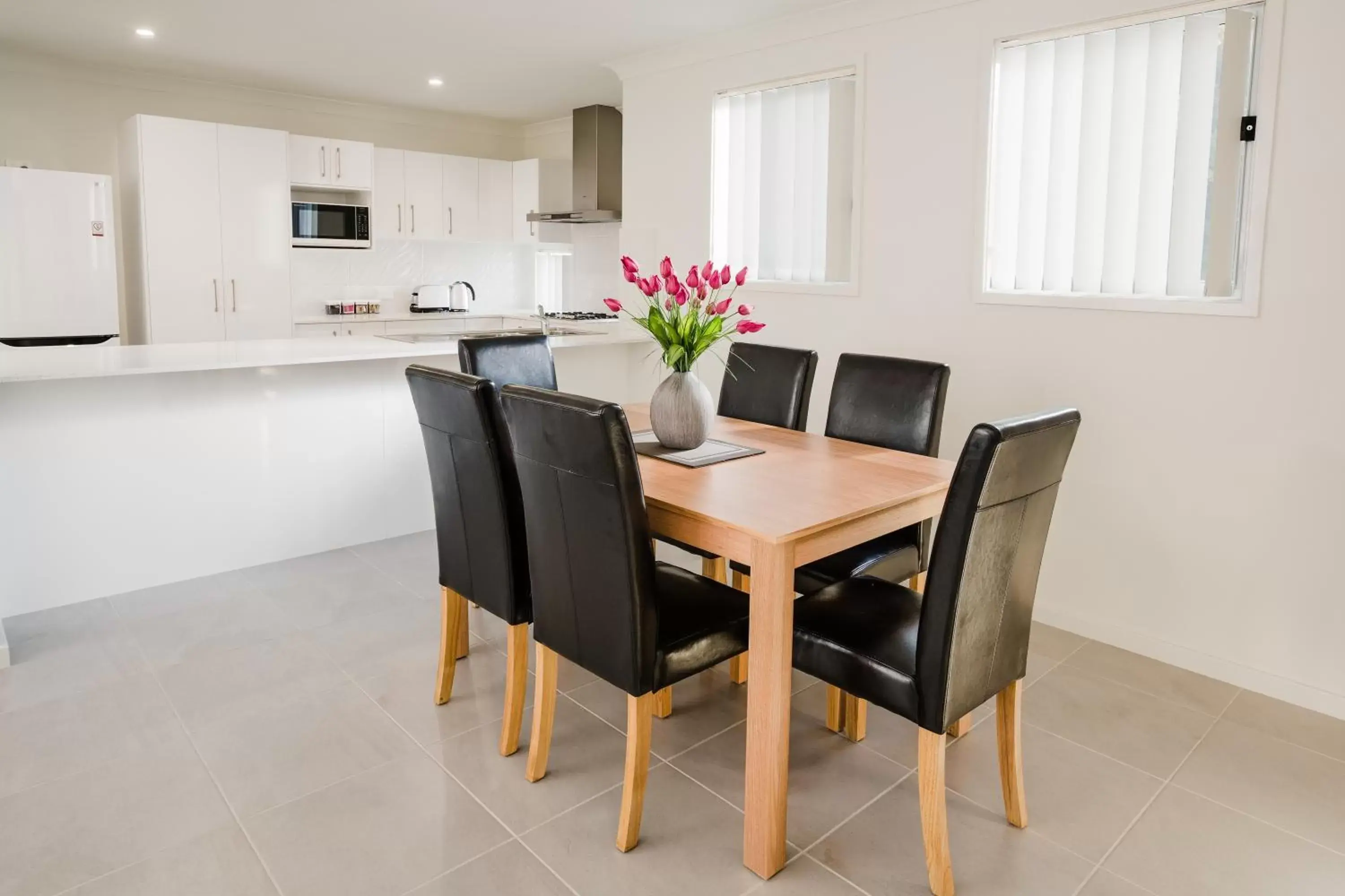 Kitchen or kitchenette, Dining Area in Wallsend Executive Apartments