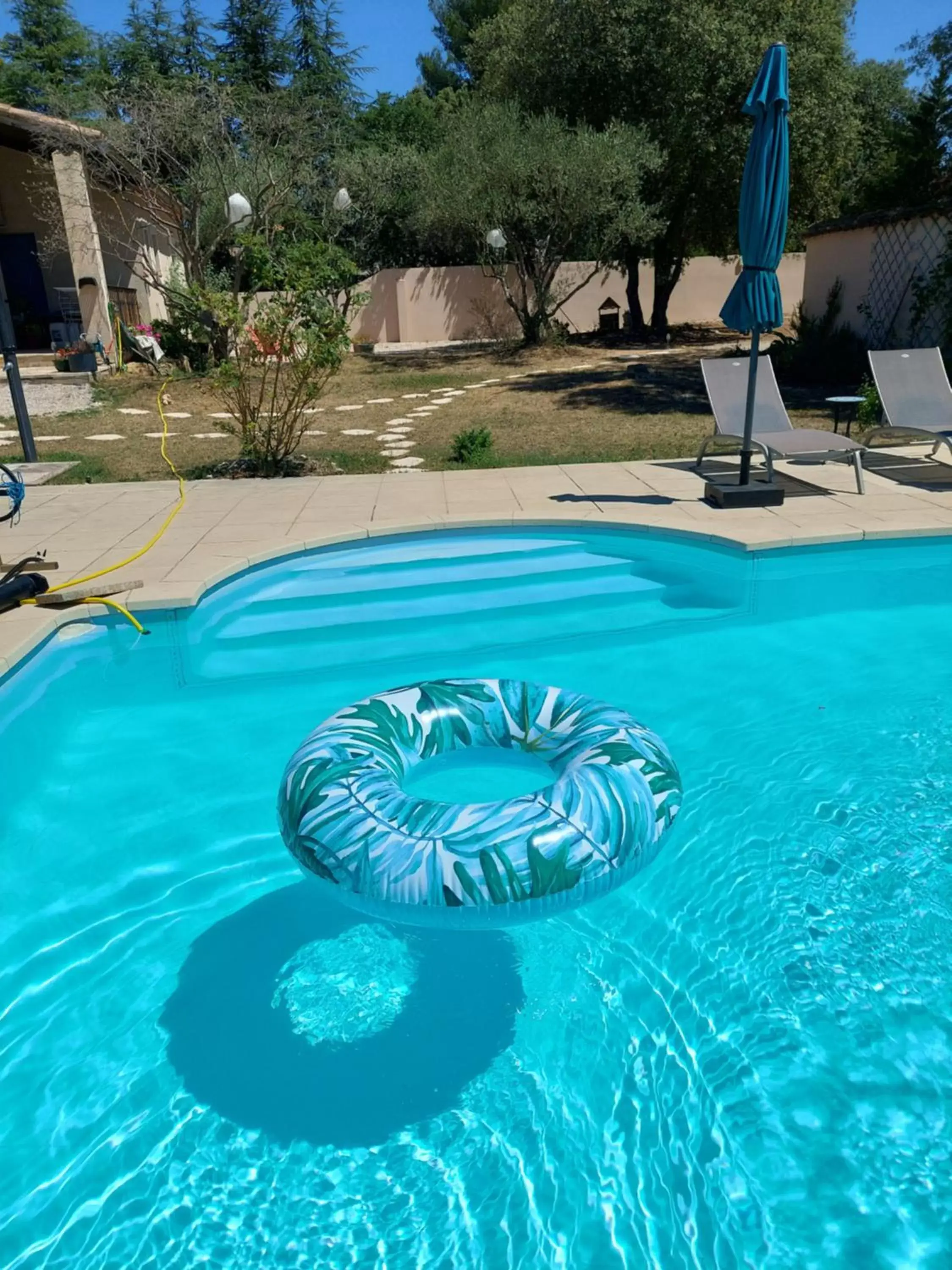 Swimming Pool in Maison d'Hôtes & Spa La Chêneraie-Provence Ventoux