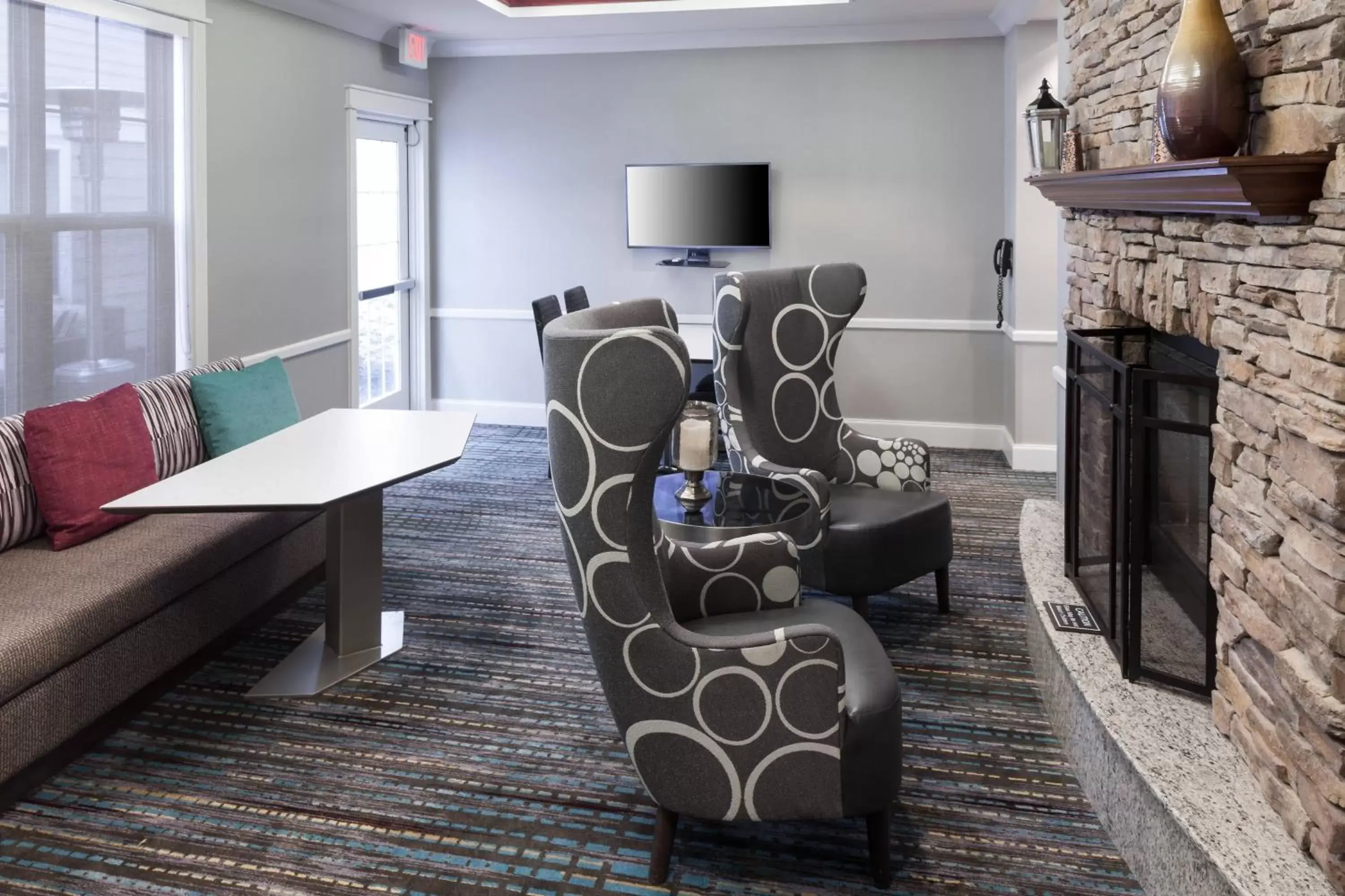 Photo of the whole room, Seating Area in Residence Inn Boston Marlborough