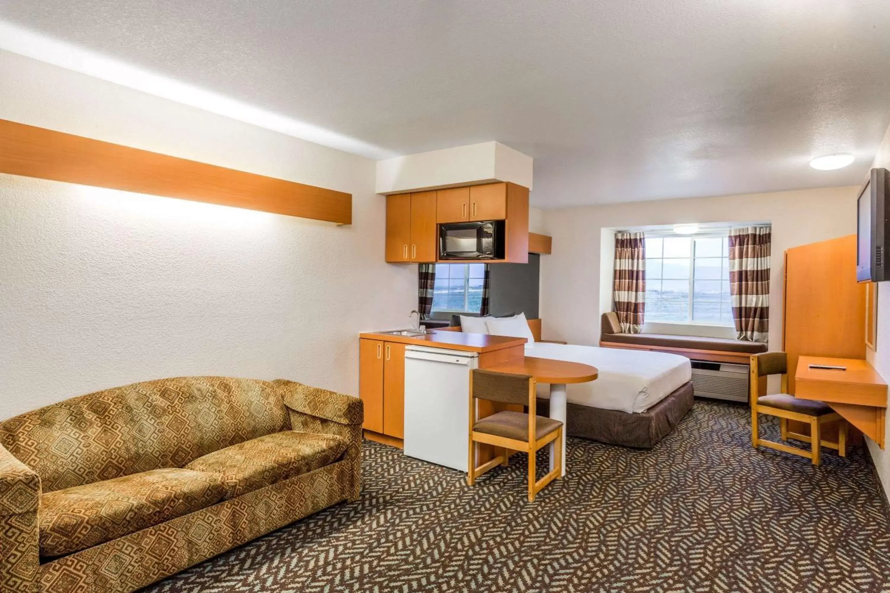 Photo of the whole room, Seating Area in Microtel Inn & Suites by Wyndham Salt Lake City Airport