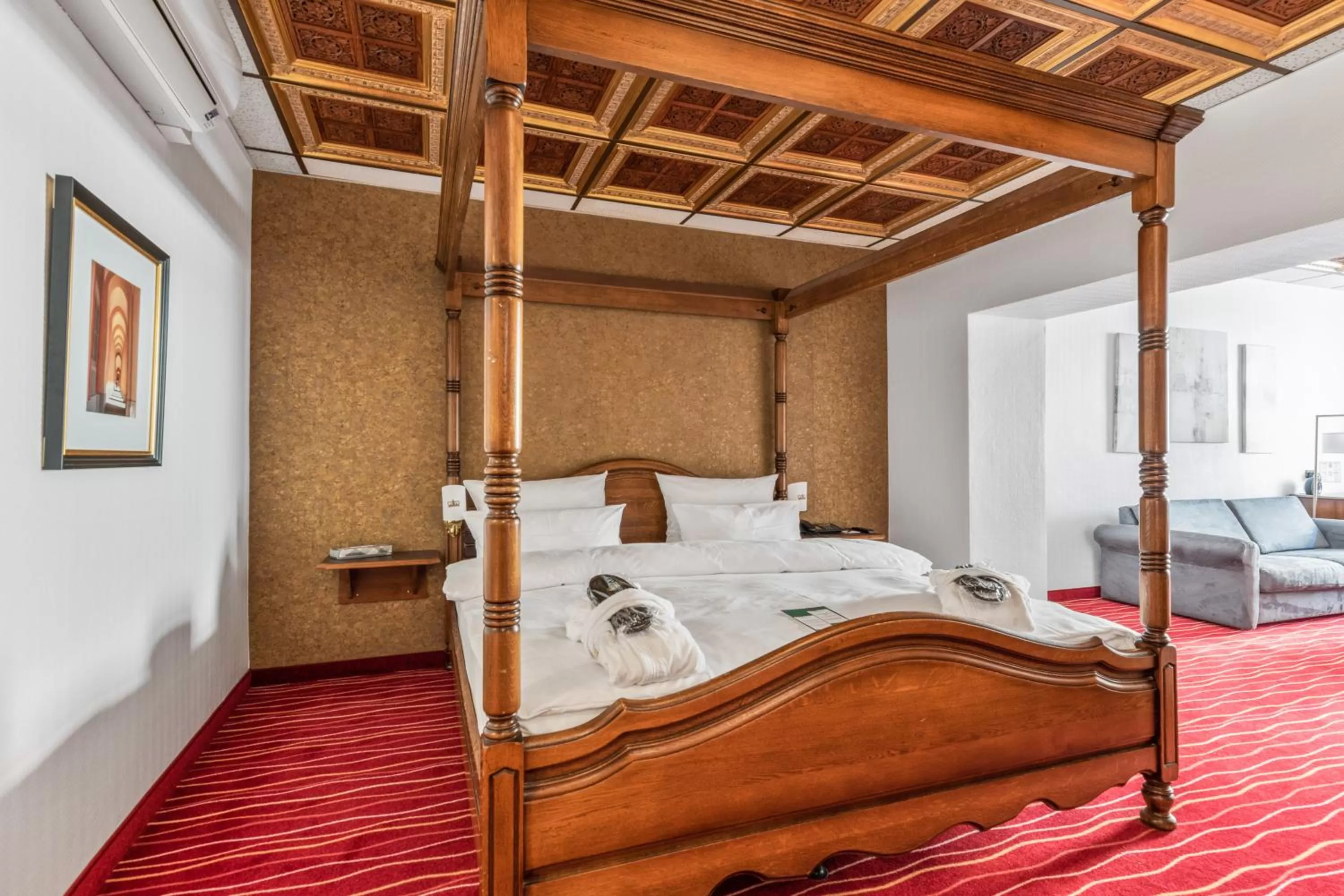 Bedroom, Bed in KING's Hotel First