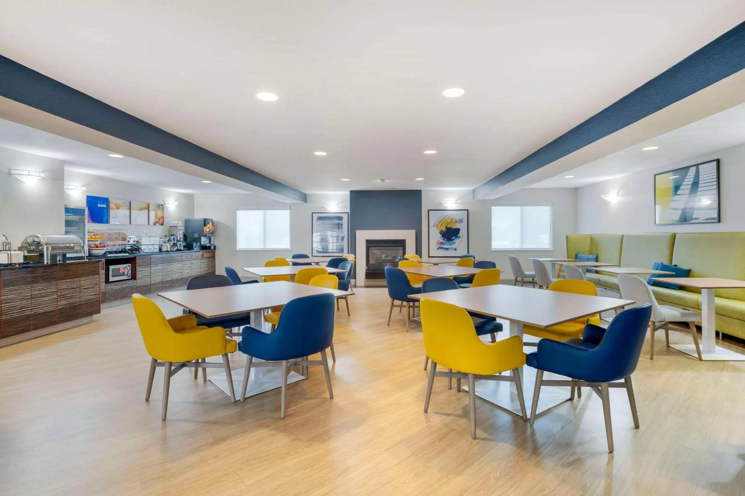 Seating area in Comfort Inn Edinburgh - Columbus