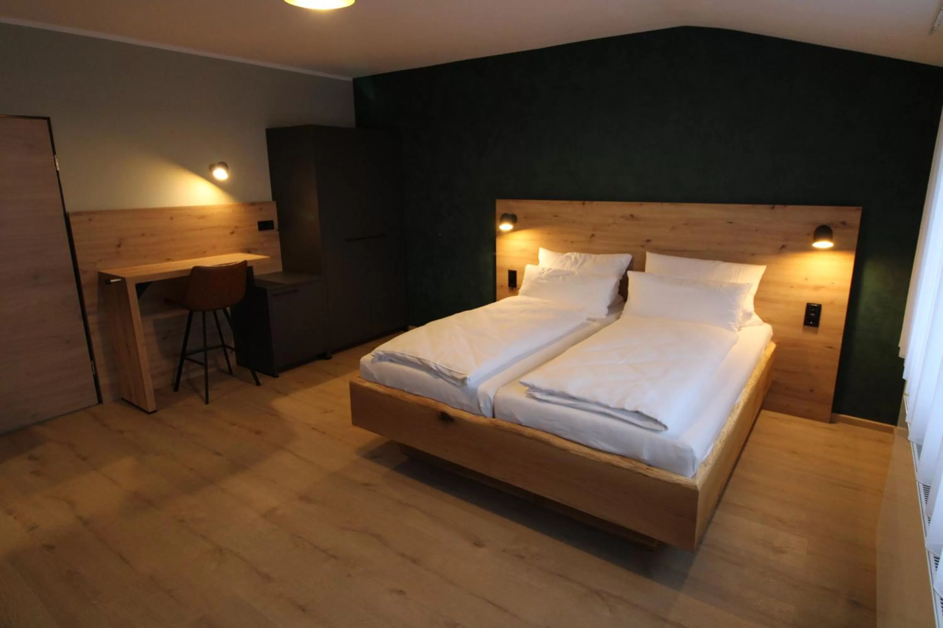 Bed in DER Hirsch Hotel