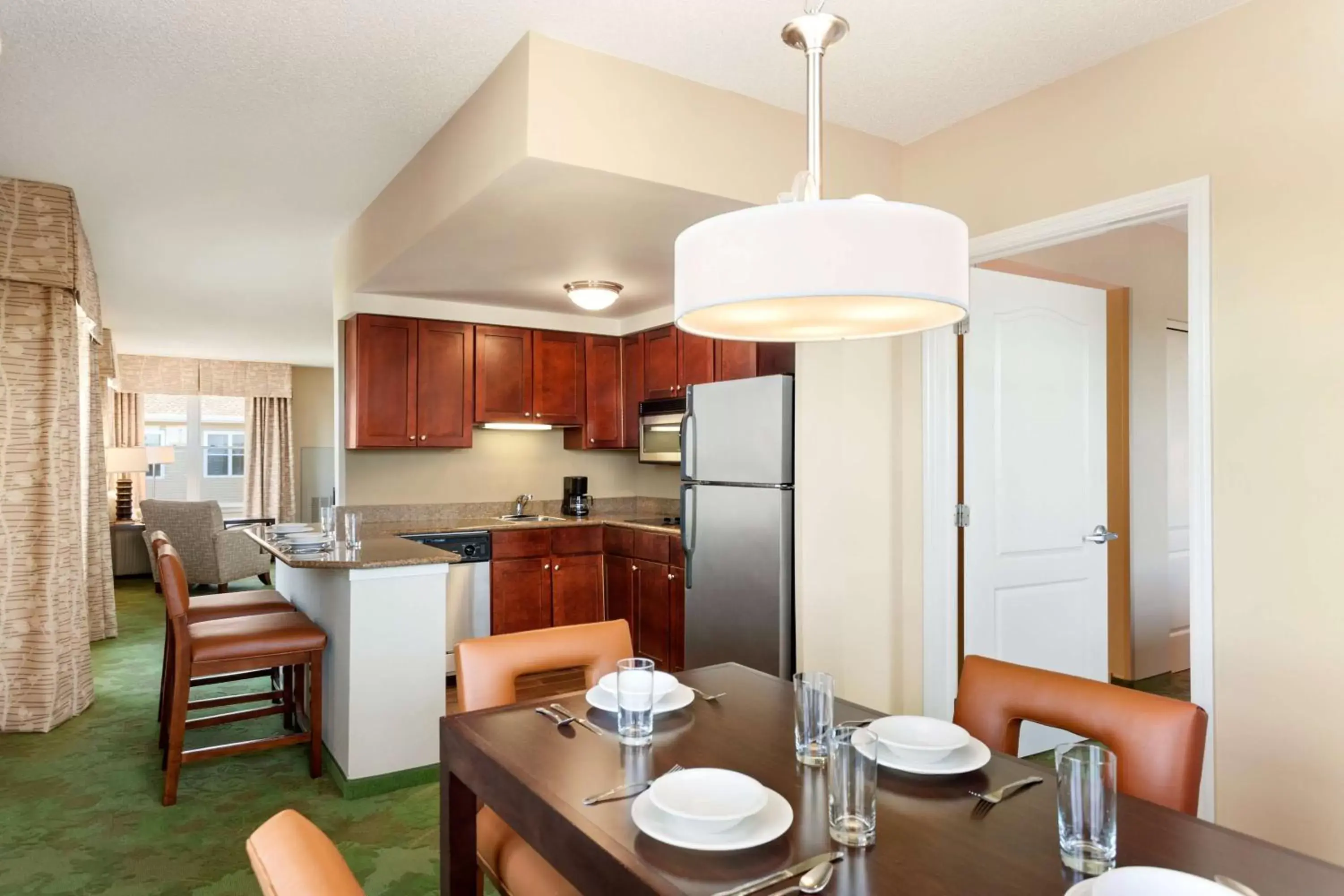 Bed, Kitchen/Kitchenette in Homewood Suites by Hilton Reading-Wyomissing