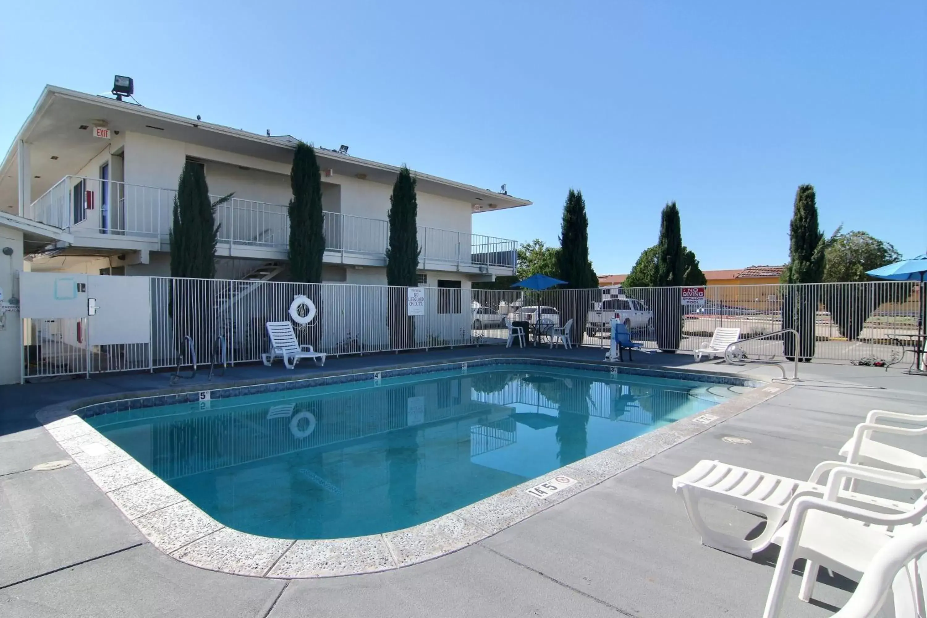 Swimming Pool in Motel 6-Carlsbad, NM