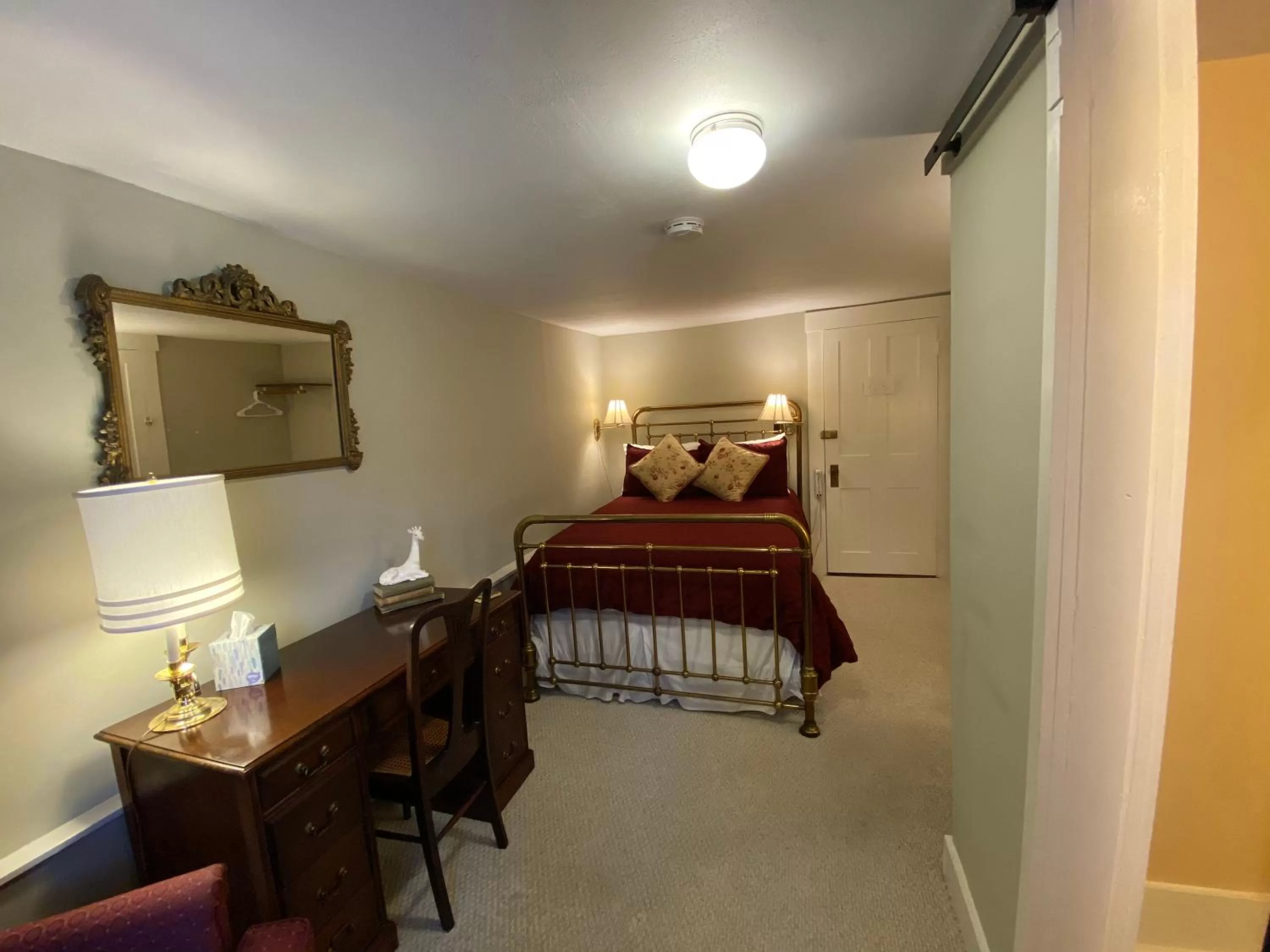 Bed in Follansbee Inn