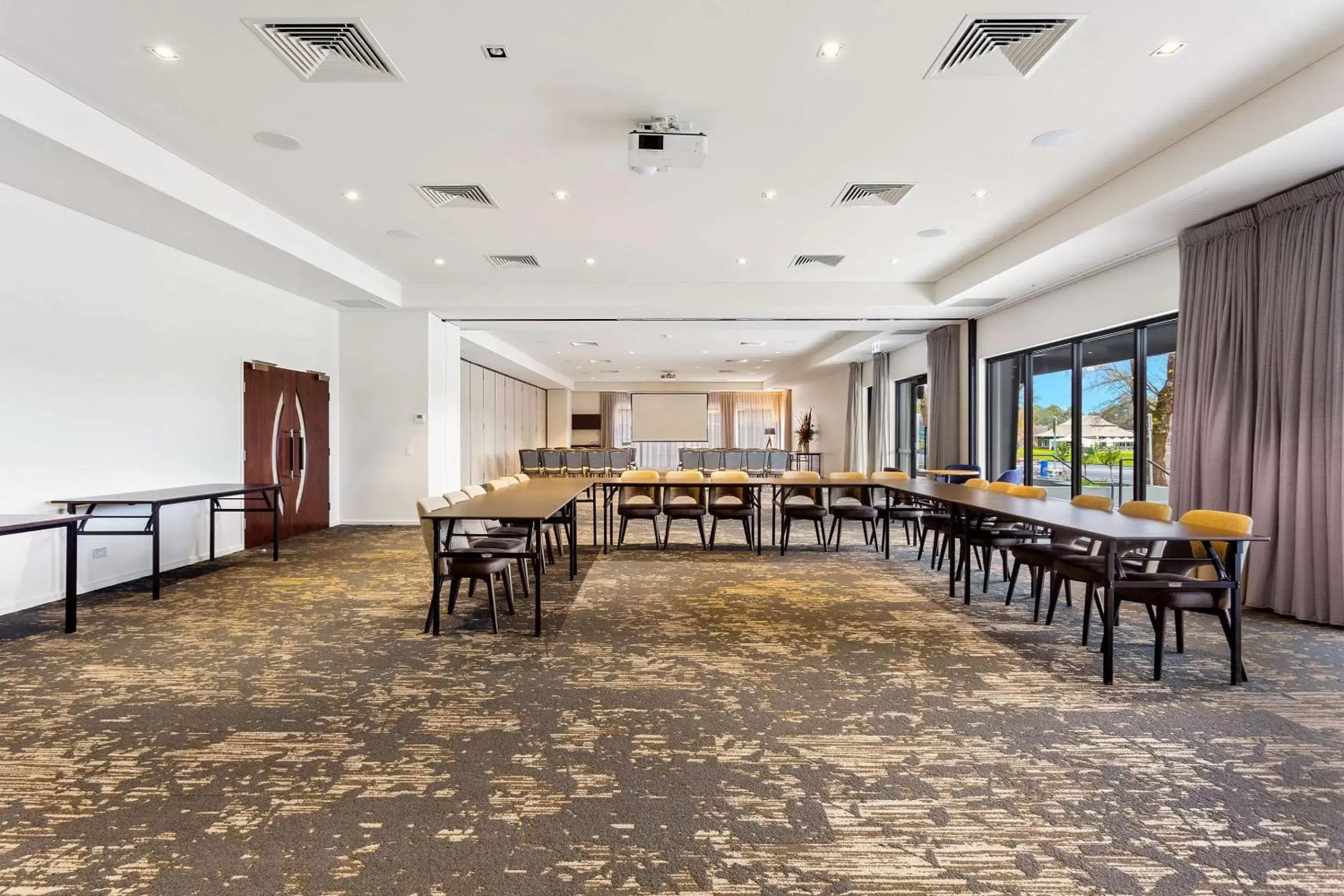 Meeting/conference room, Restaurant/Places to Eat in Quality Hotel Lakeside