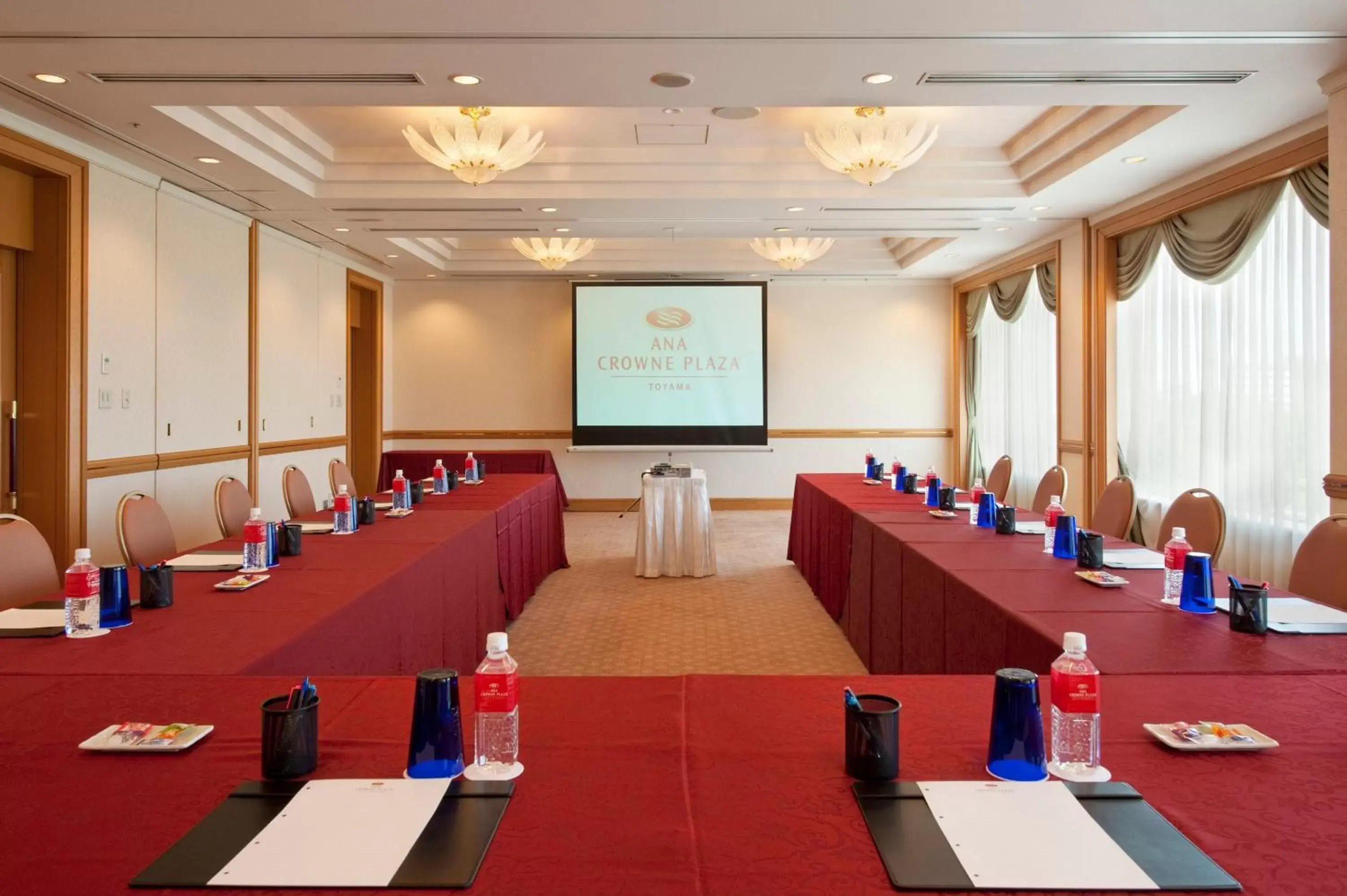 Meeting/conference room, Business Area/Conference Room in ANA Crowne Plaza Toyama, an IHG Hotel