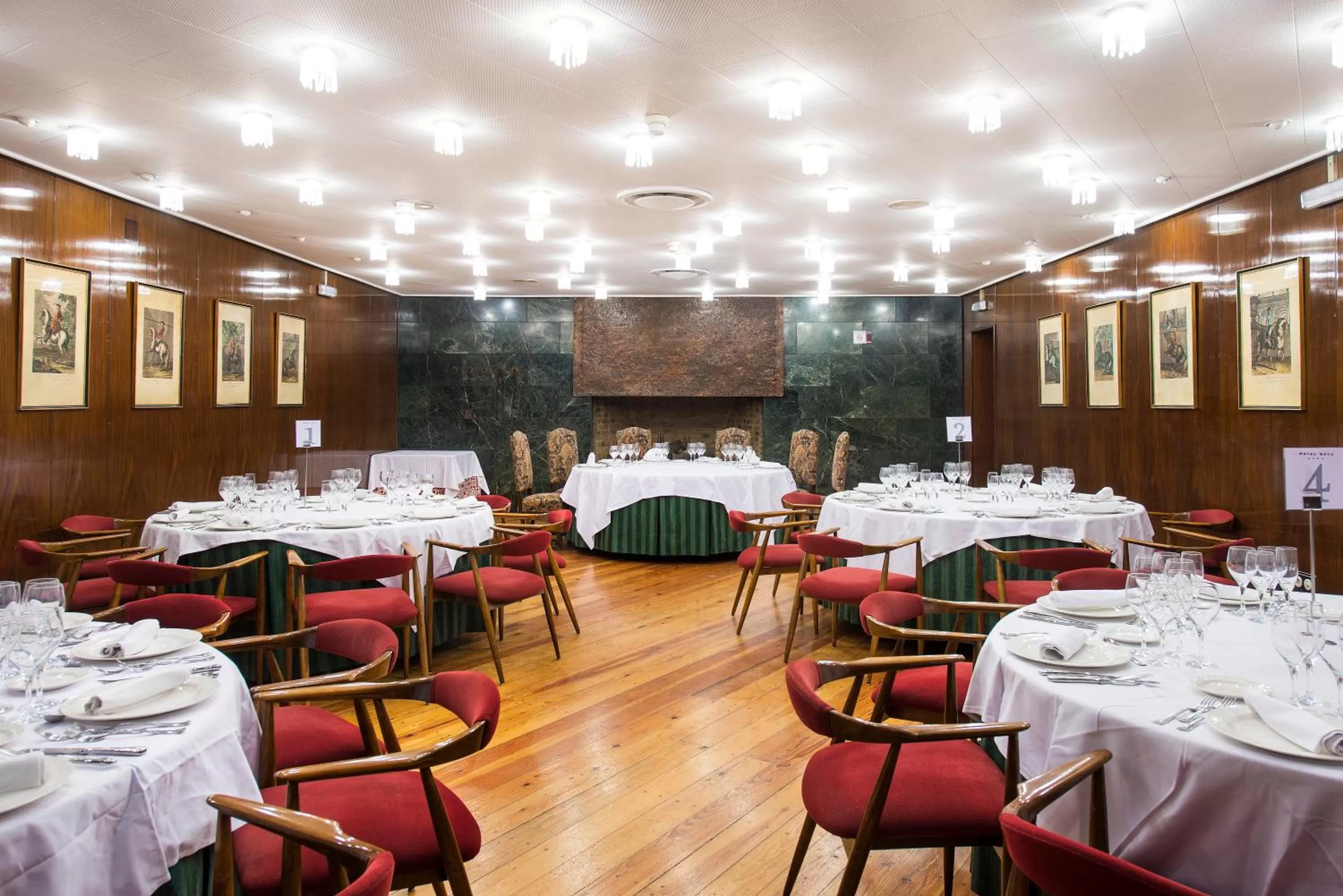 Restaurant/places to eat in Hotel Goya