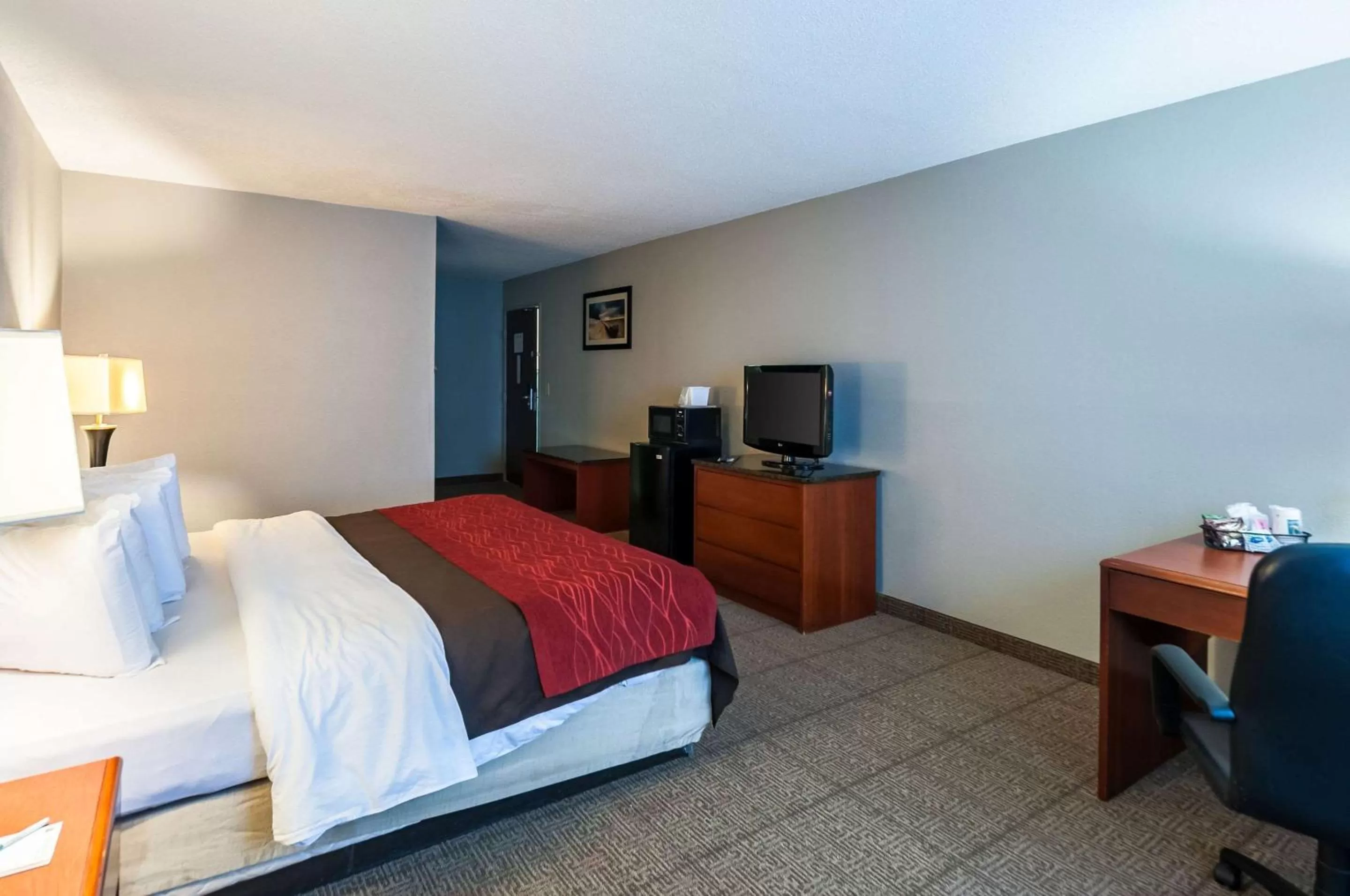 TV and multimedia, Bed in Quality Inn Solomons - Beacon Marina