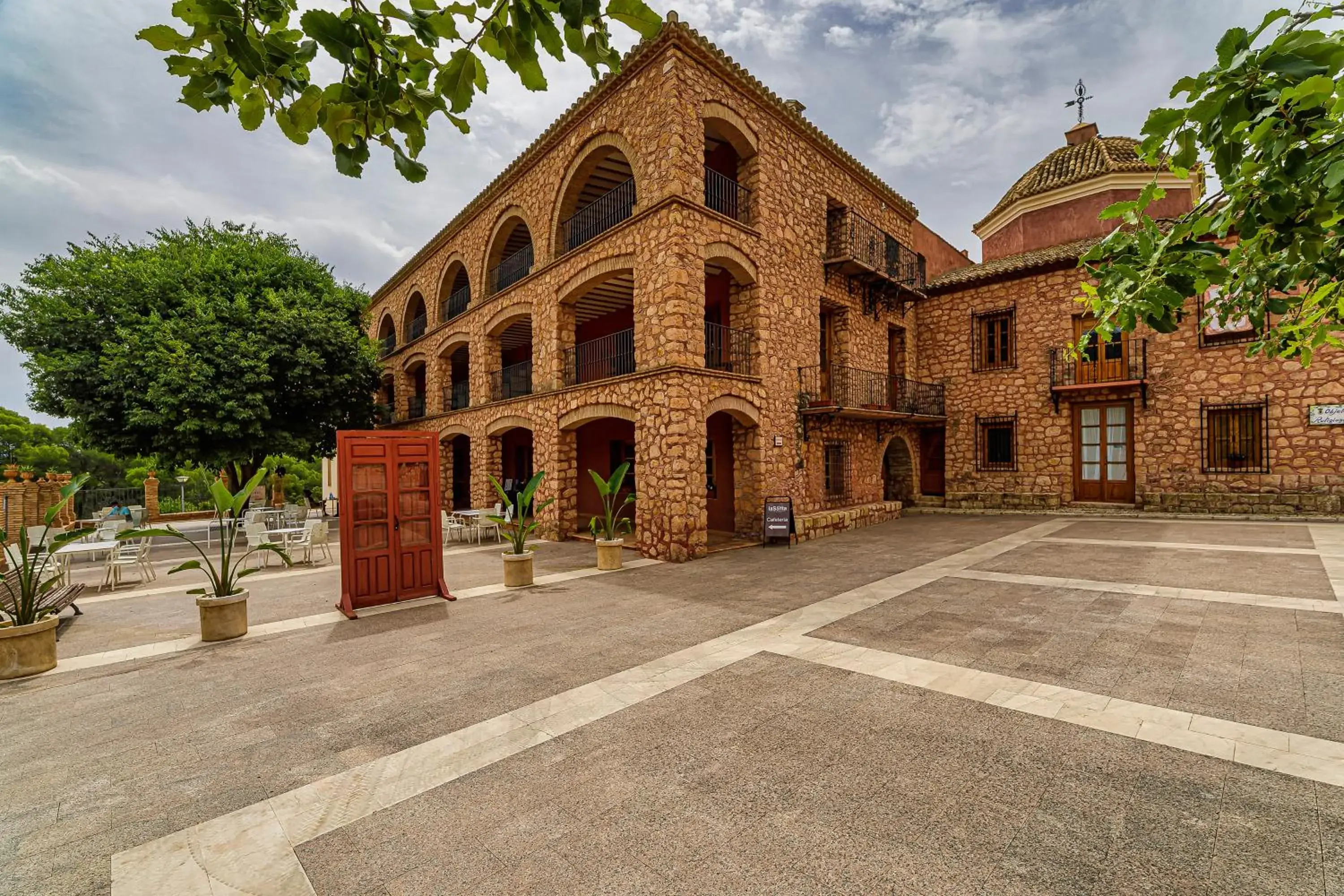 Property Building in Jardines de La Santa