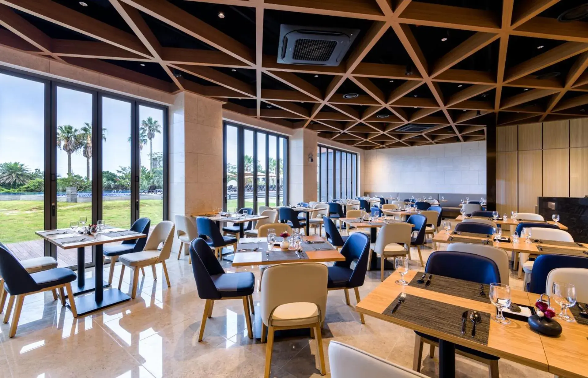 Restaurant/places to eat in The Grand Sumorum Restaurant/places to eat in The Grand Sumorum