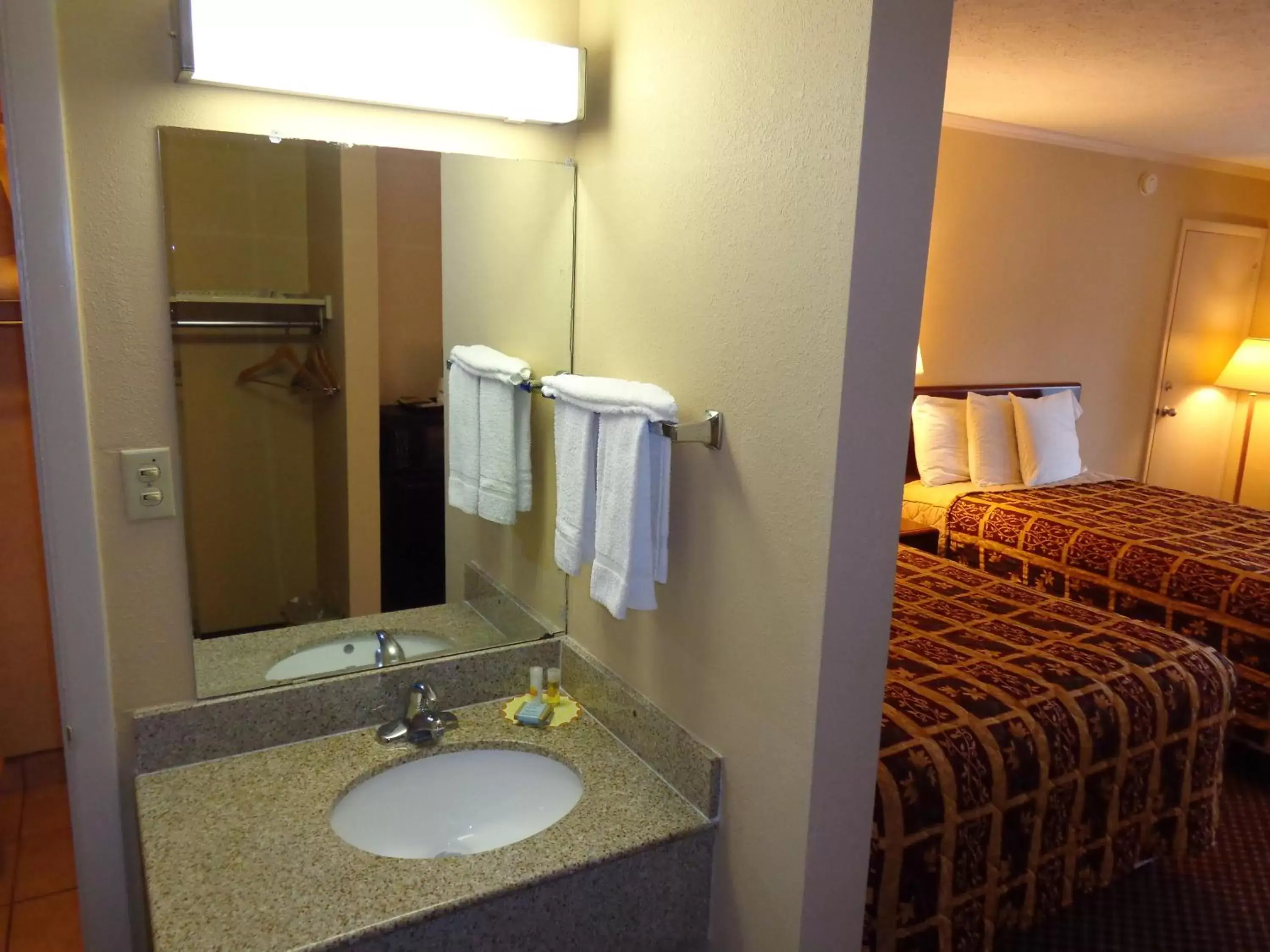 Photo of the whole room, Bathroom in Travelodge by Wyndham Ridgeway Martinsville Area