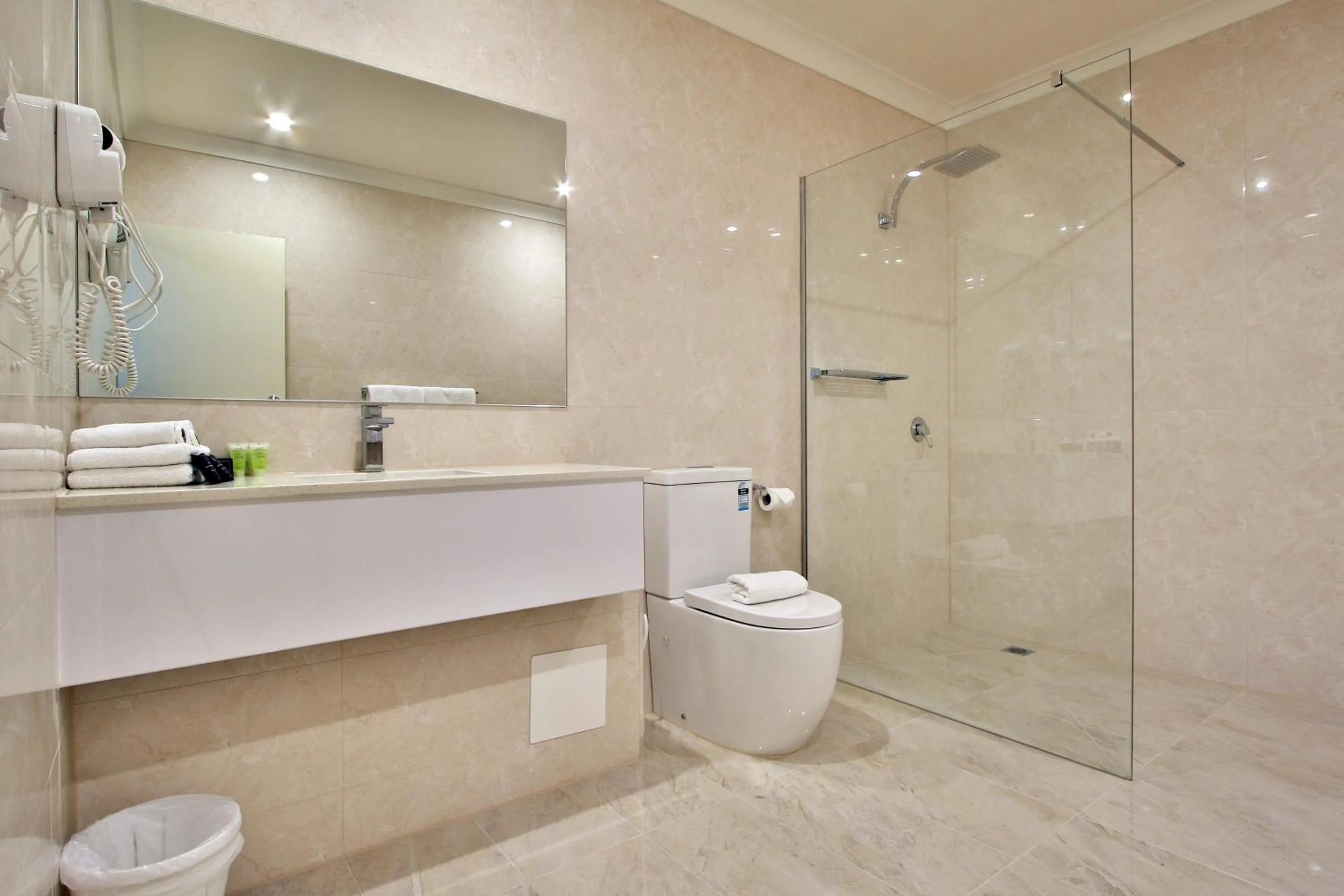Bathroom in Comfort Hotel Dandenong
