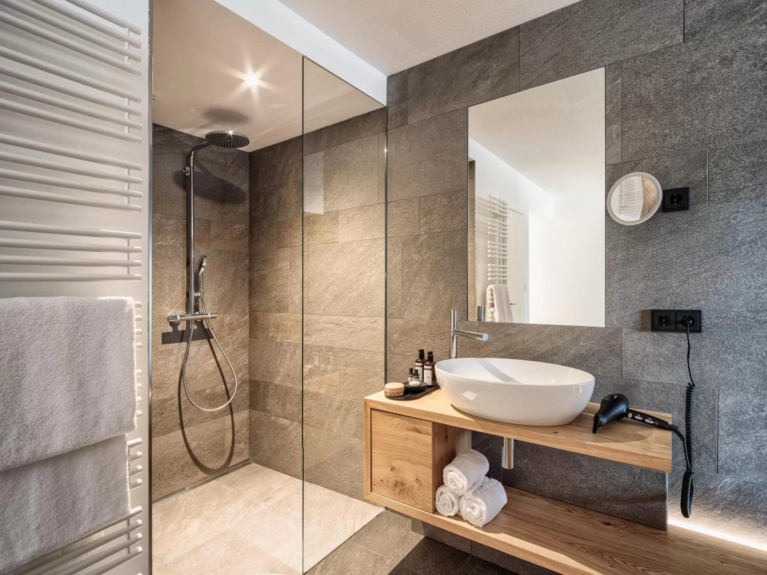 Toilet in Romantik Hotel Hirschen