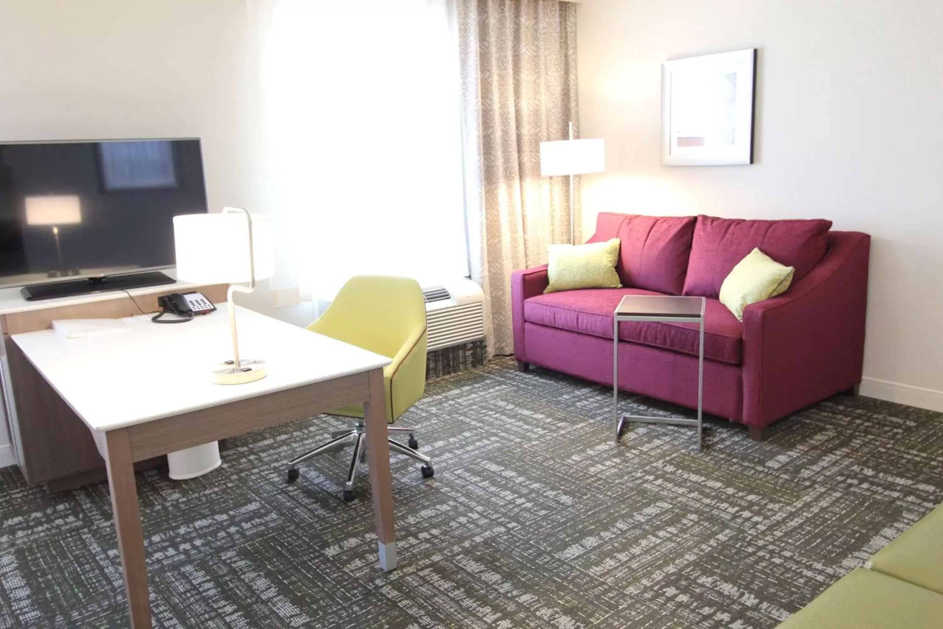 Bedroom, Seating Area in Hampton Inn & Suites Dallas Market Center