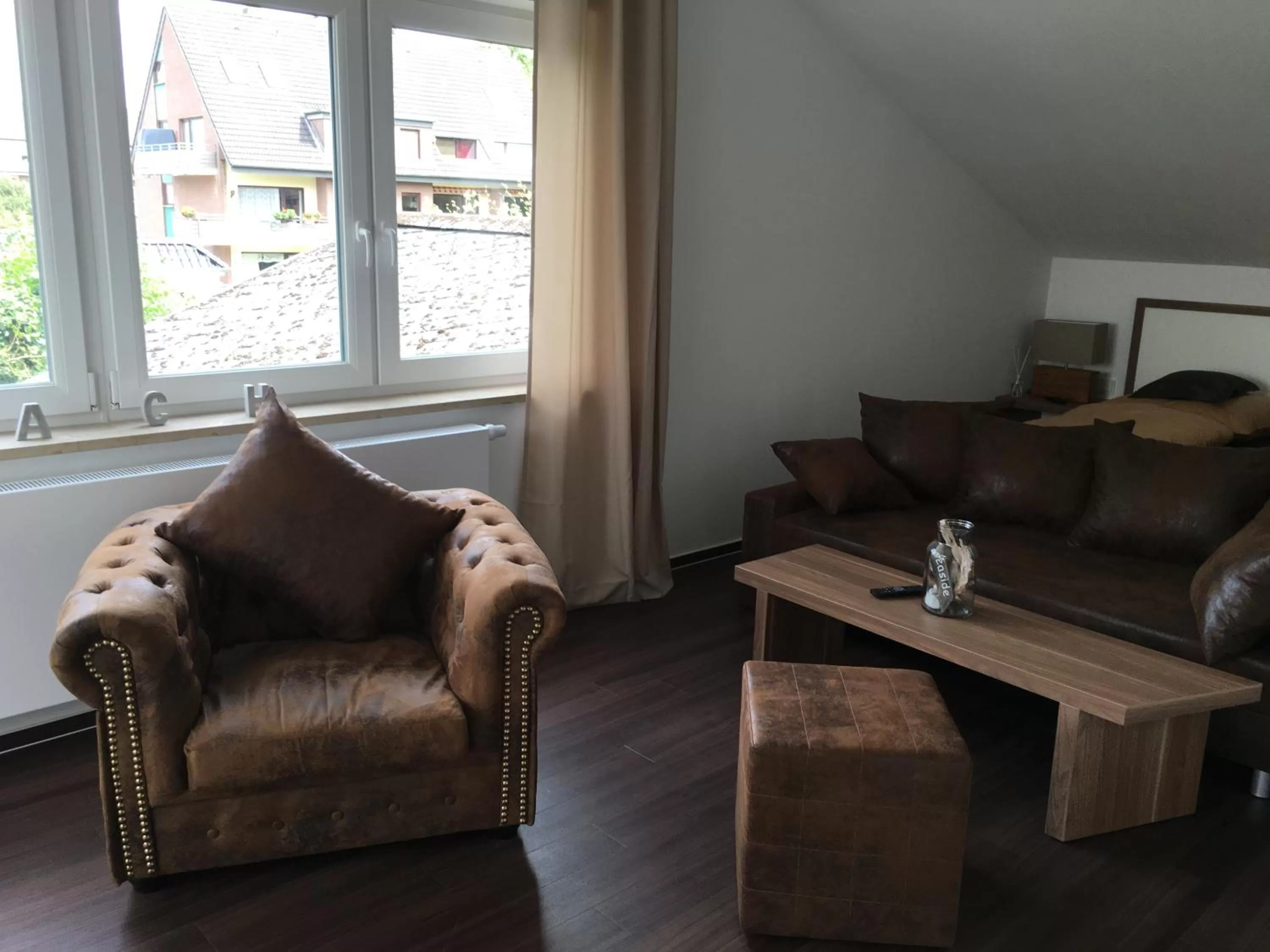 Photo of the whole room in Seaside-Townhouse