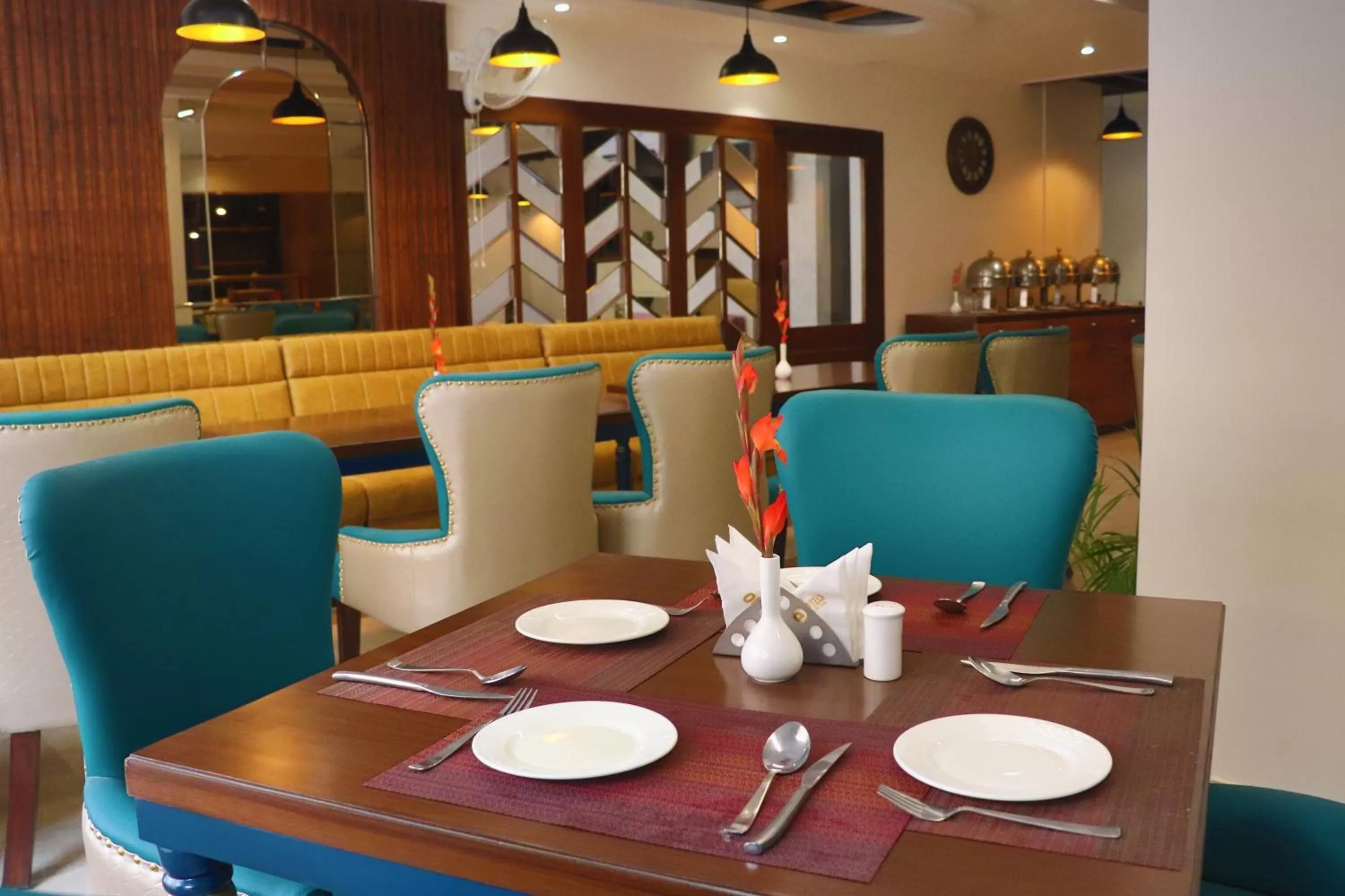 Restaurant/Places to Eat in Hotel Green One Earth