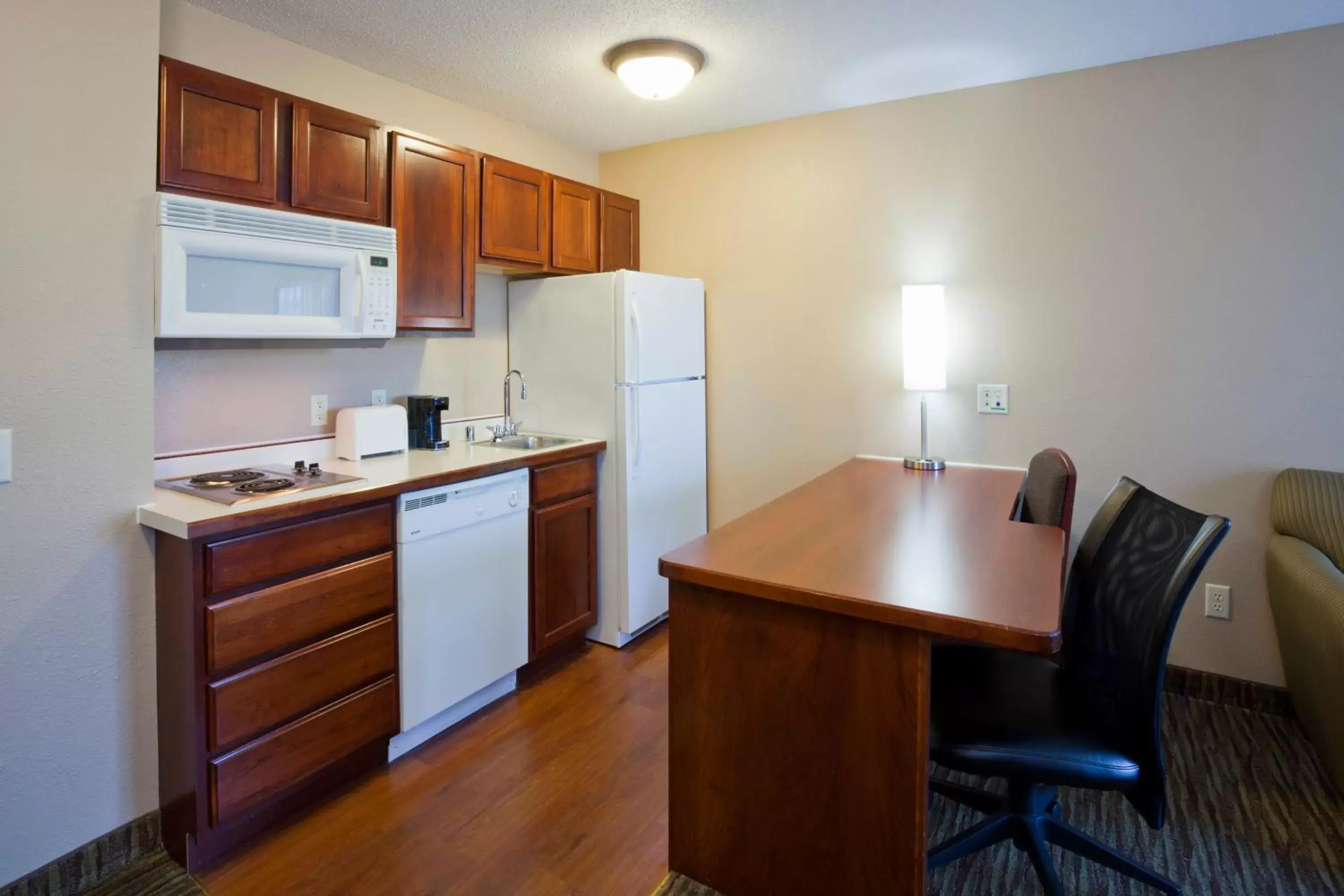 Kitchen/Kitchenette in GrandStay Residential Suites Hotel - Eau Claire