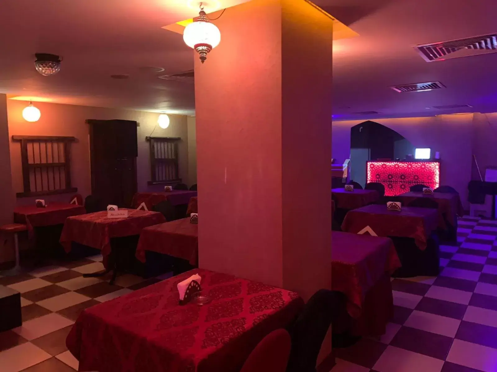 Nightclub / DJ, Restaurant/Places to Eat in Al Bahjah Hotel