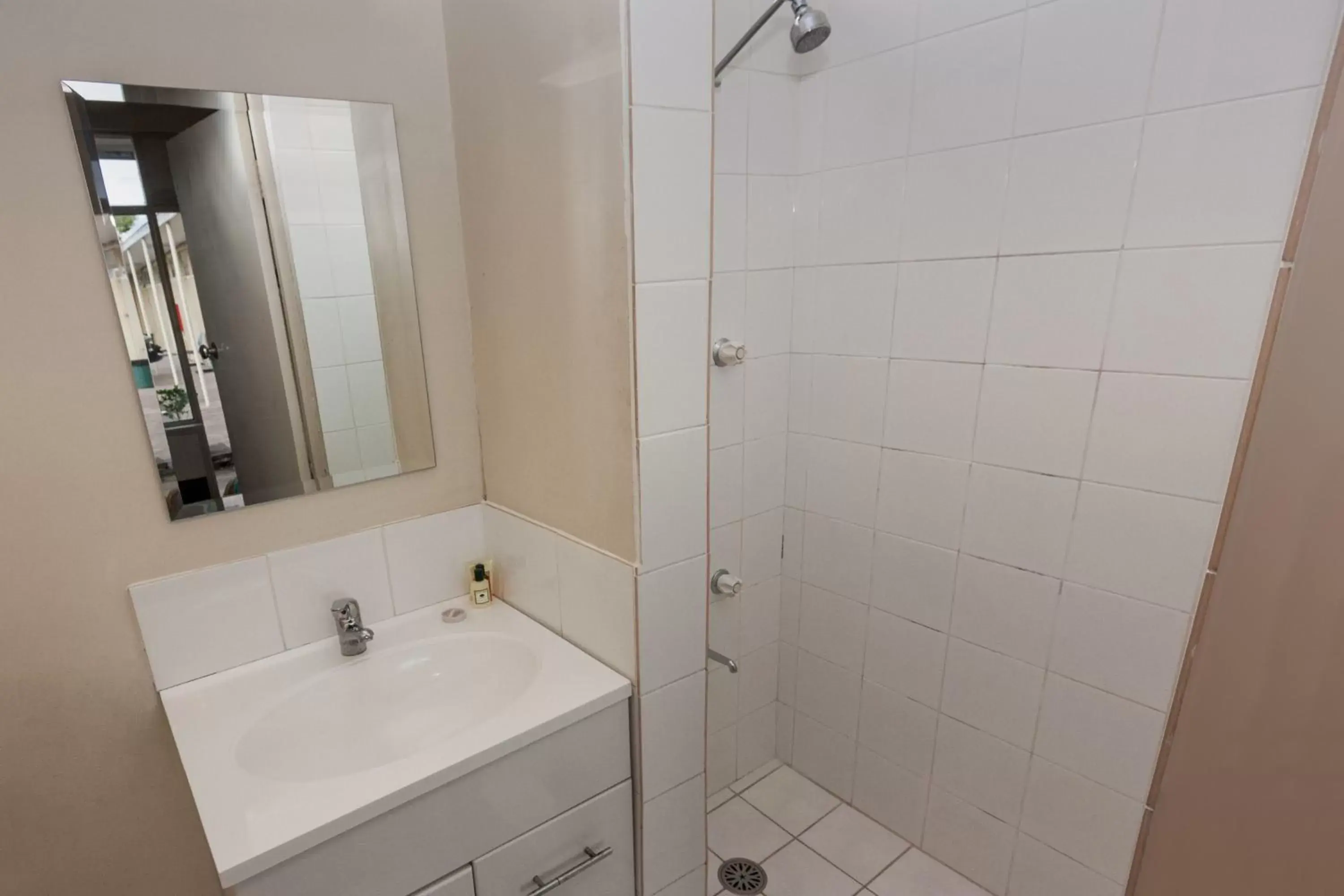 Bathroom in Moruya Waterfront Hotel Motel