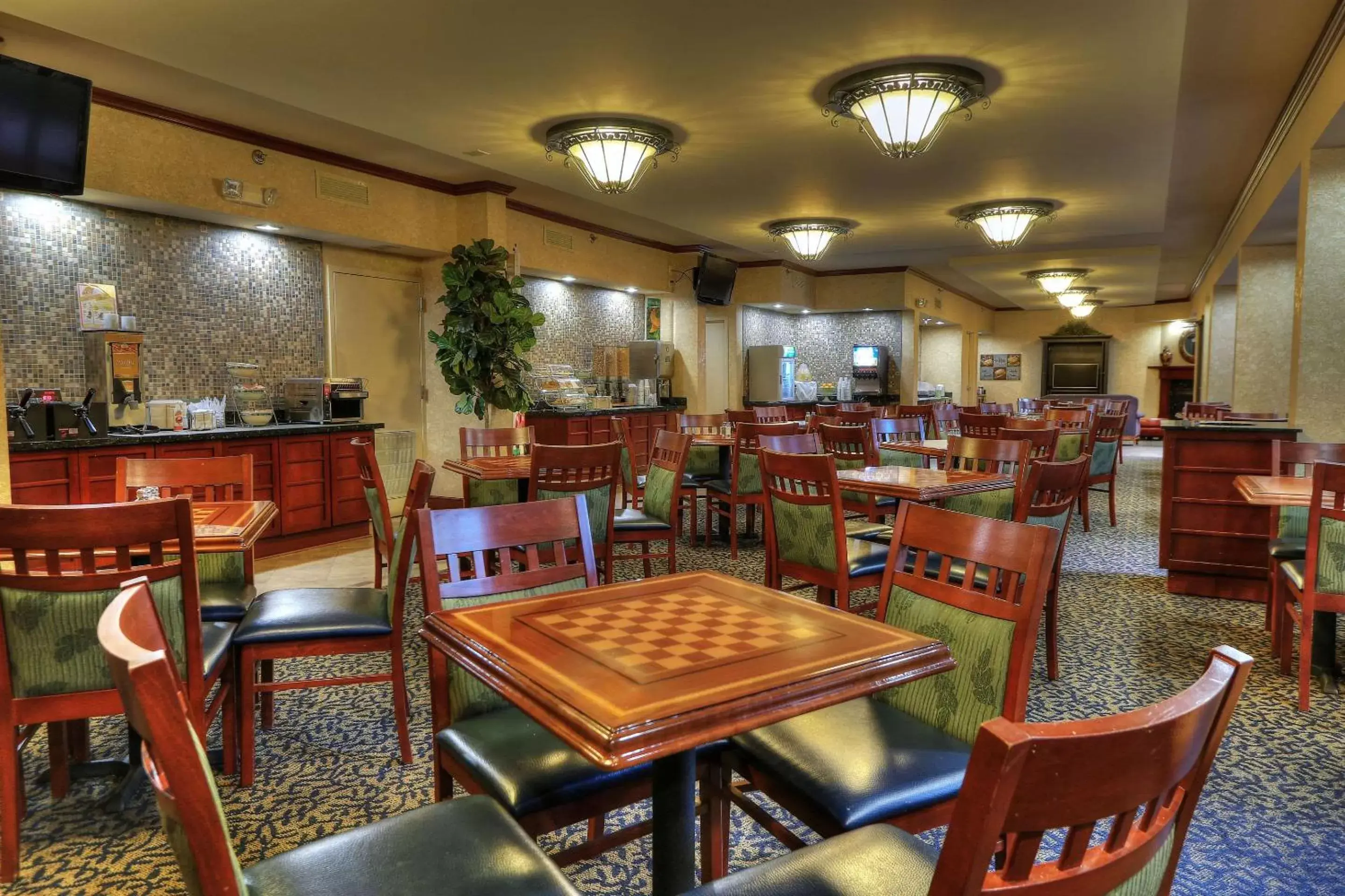 Restaurant/Places to Eat in Quality Inn Near the Island Pigeon Forge