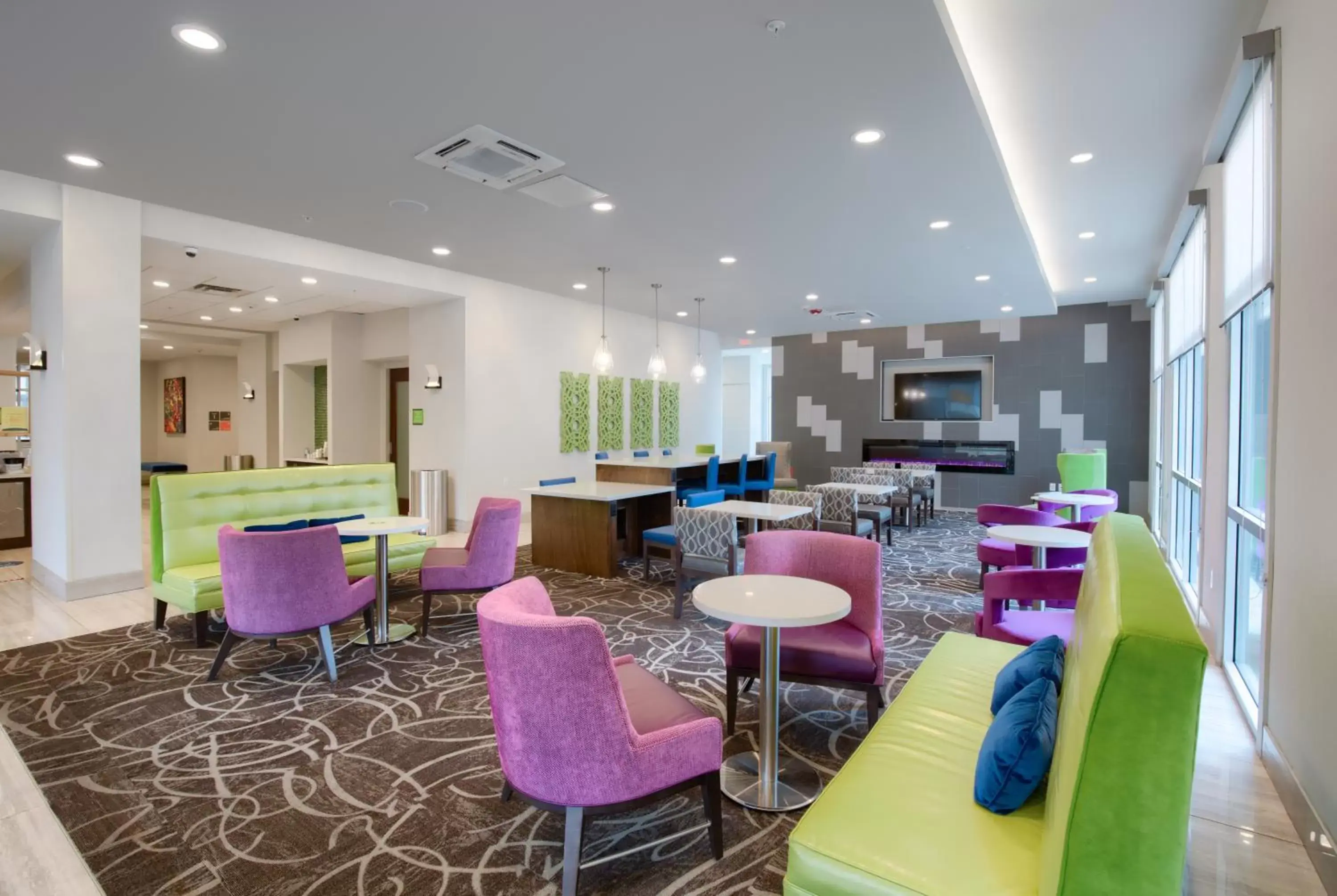 Breakfast, Lounge/Bar in La Quinta by Wyndham Mobile