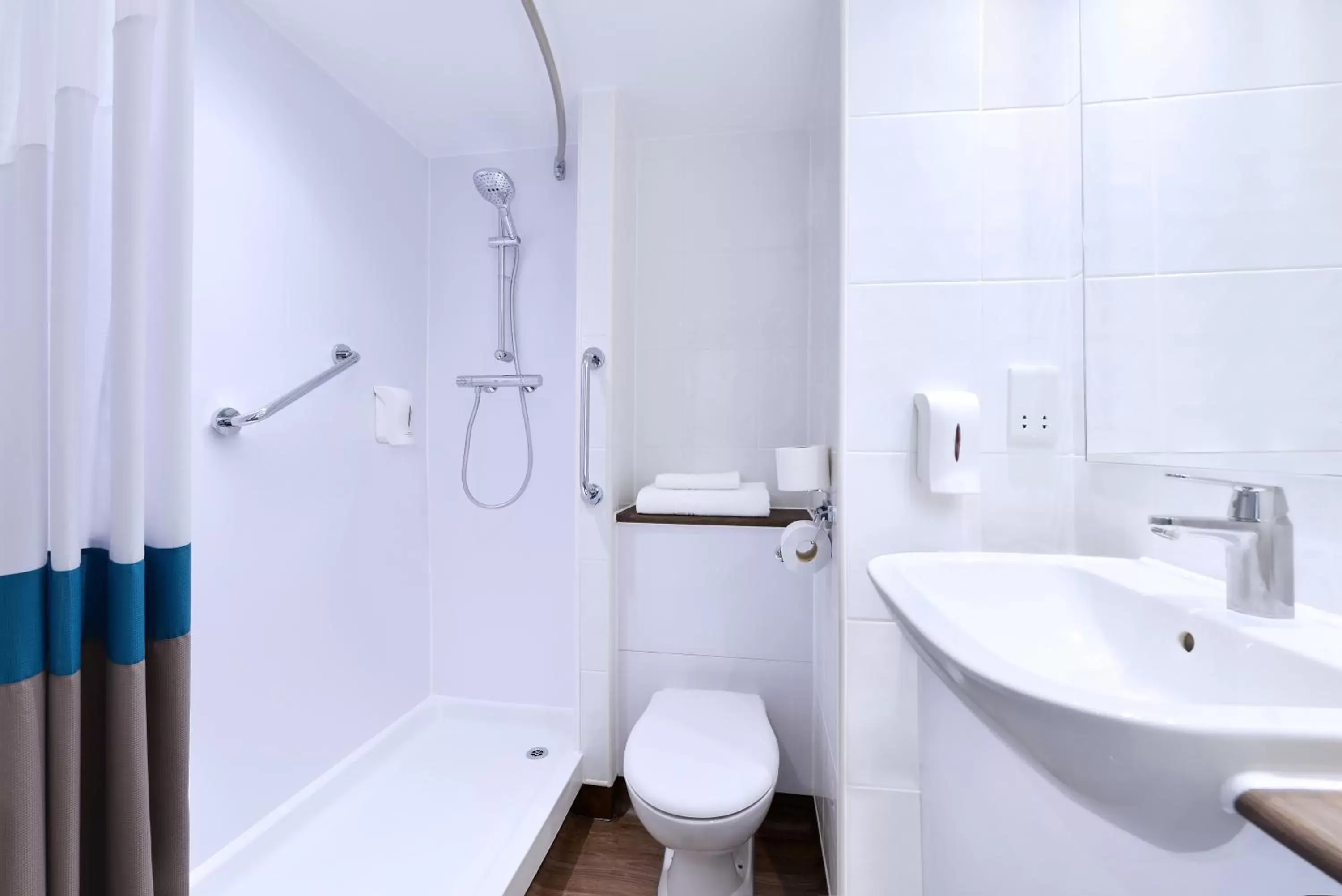 Shower, Bathroom in Travelodge Galway