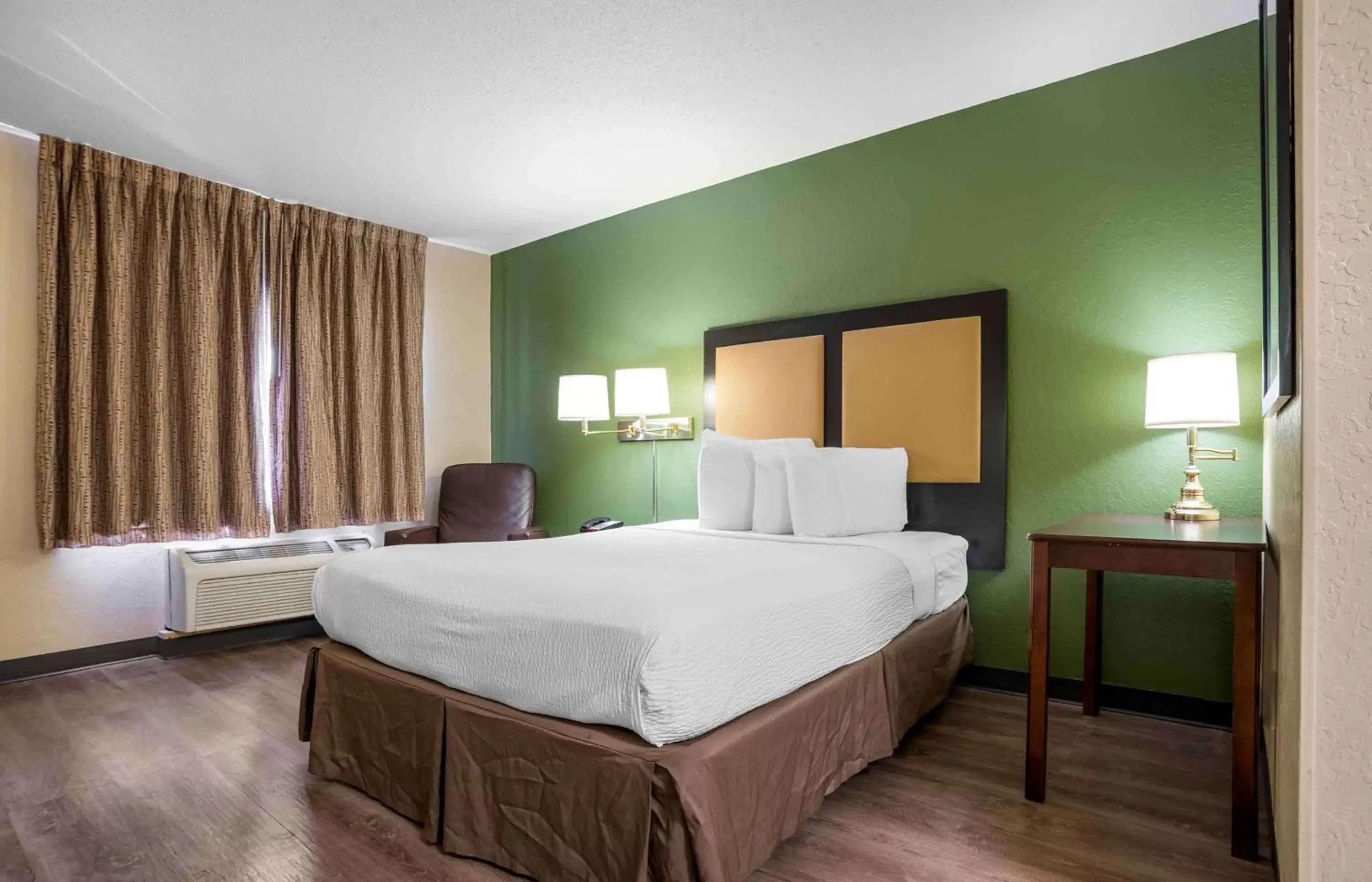 Queen studio with 1 Queen Bed - Disability Access/Non-Smoking in Extended Stay America Suites - Pensacola - University Mall Queen studio with 1 Queen Bed - Disability Access/Non-Smoking in Extended Stay America Suites - Pensacola - University Mall
