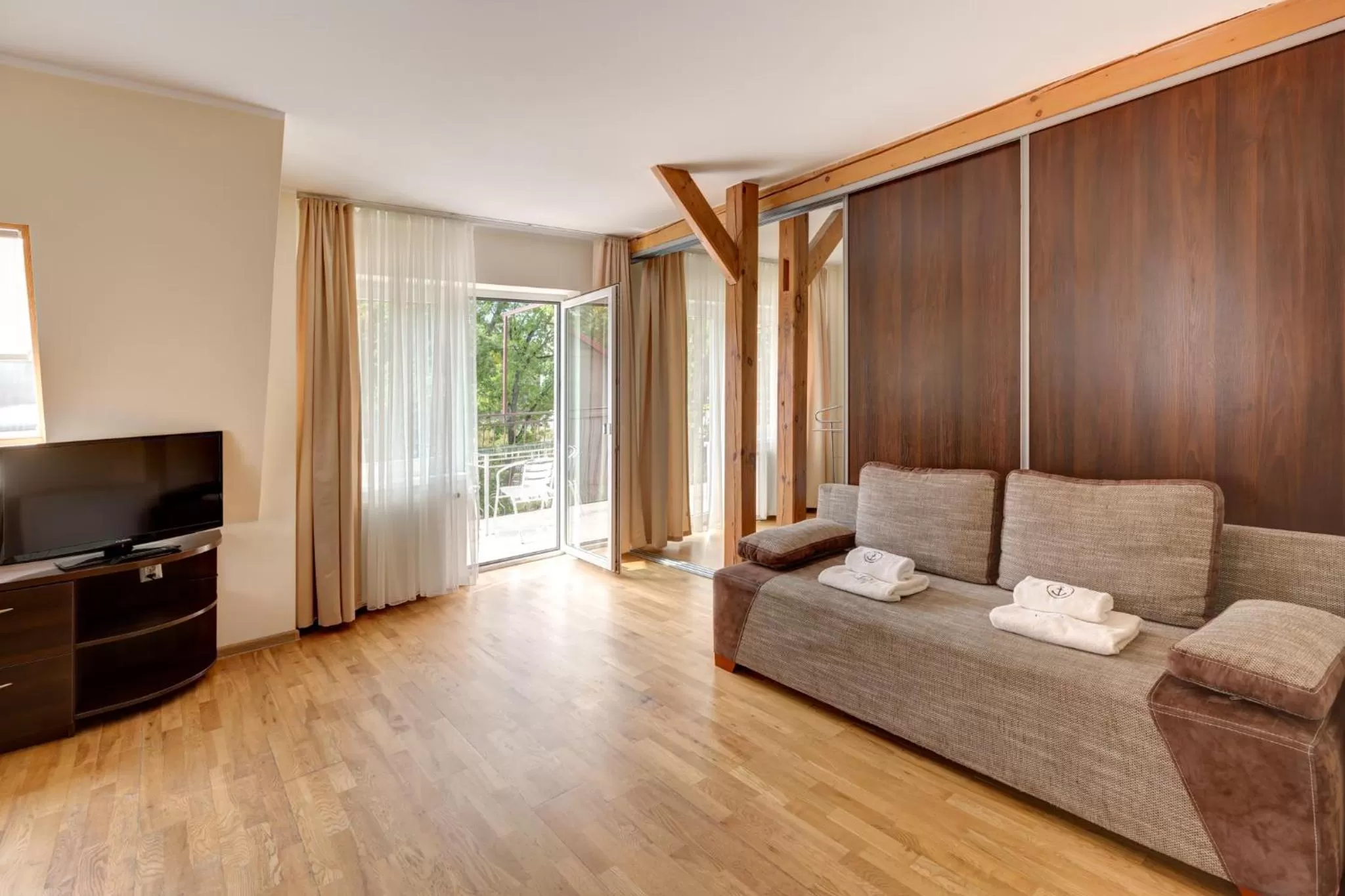 Communal lounge/ TV room in Willa Joka