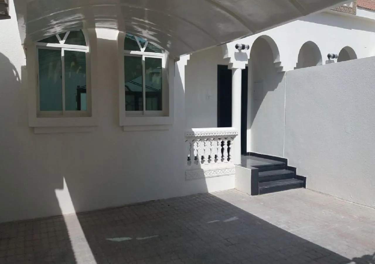 Facade/entrance in Royal Residence Hotel Apartments