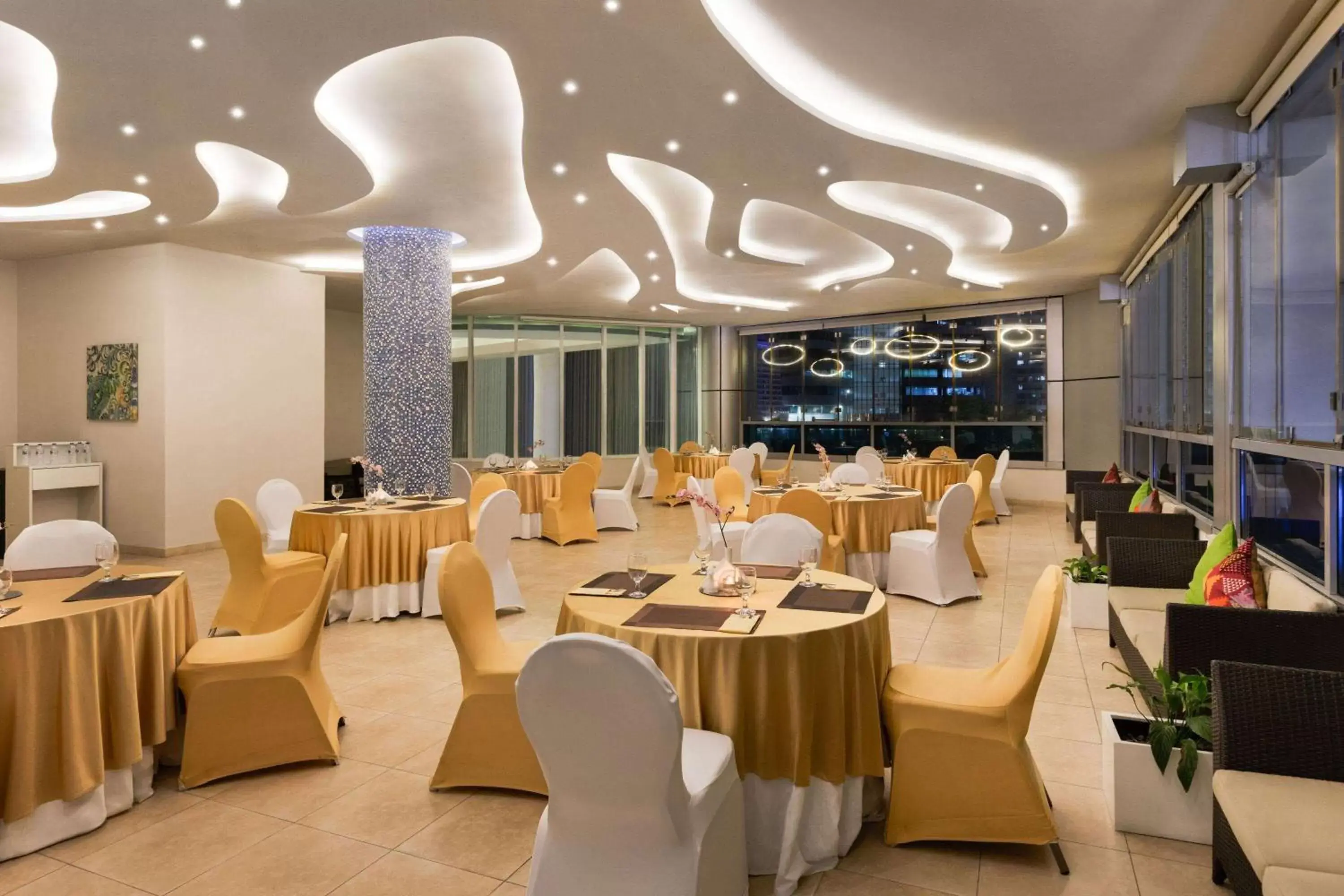 Meeting/conference room, Restaurant/Places to Eat in Ramada by Wyndham Dubai Barsha Heights