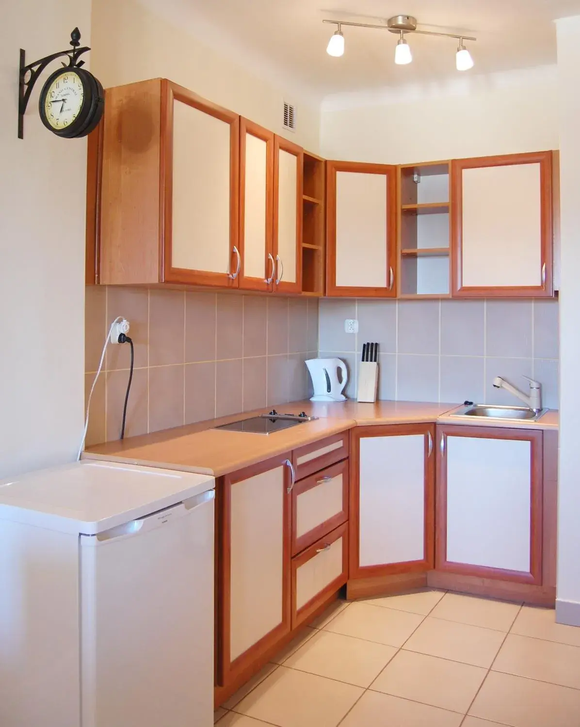 Kitchen/Kitchenette in P&J Tourist Apartments